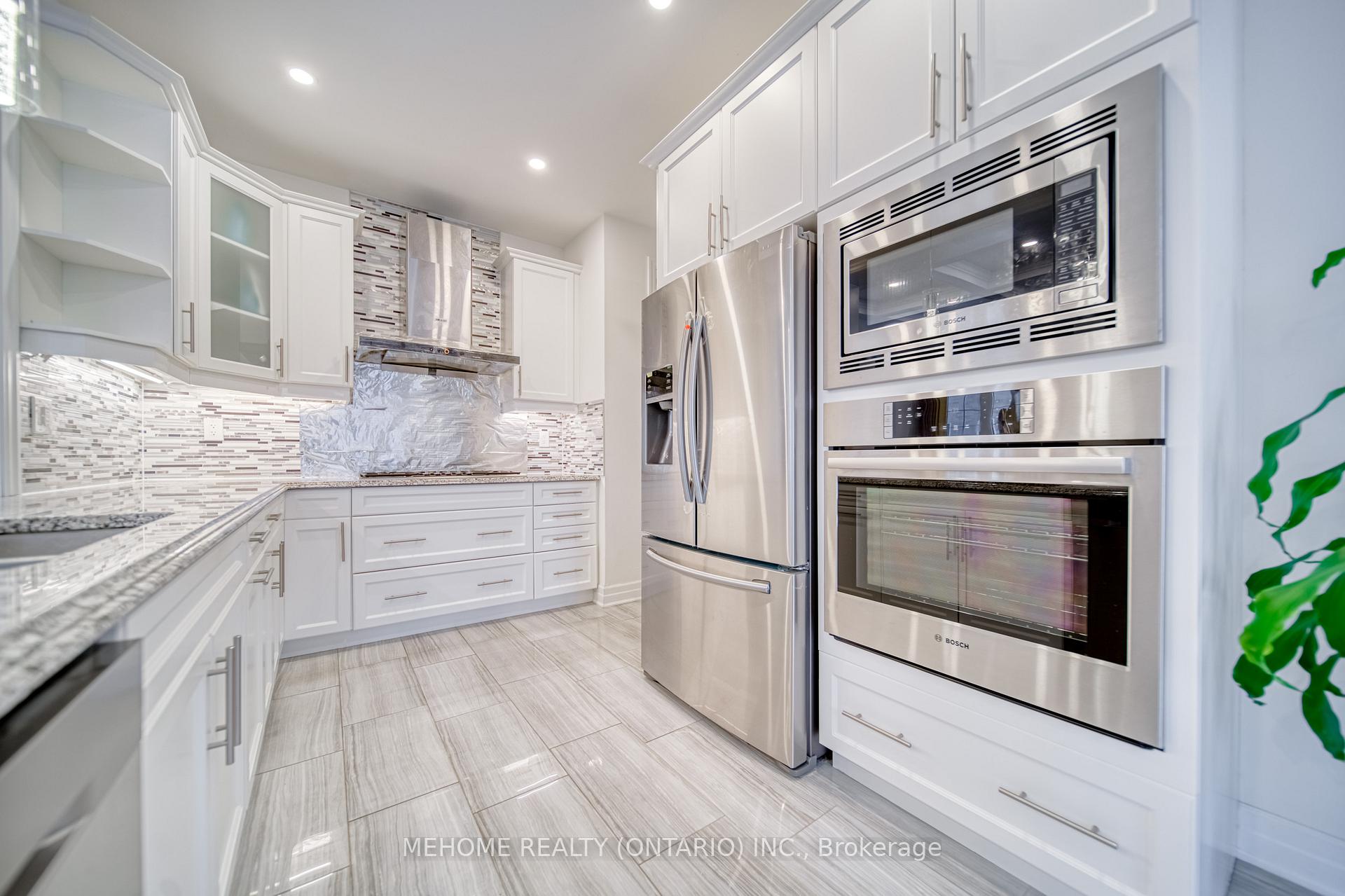 Photo 11 of 249 Thomas Philips Drive, Aurora, Rural Aurora — HOMEH