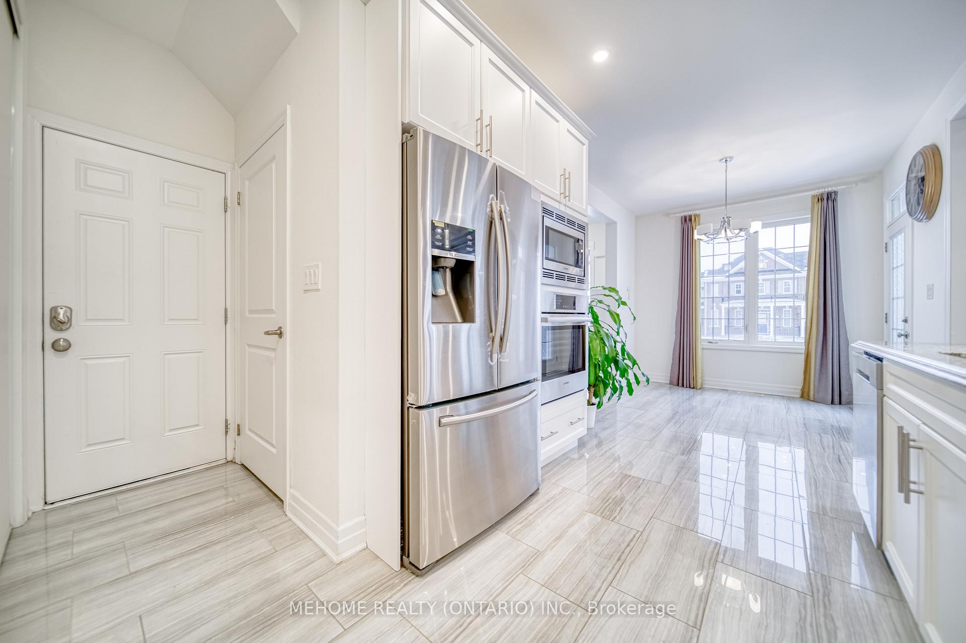 Photo 17 of 249 Thomas Philips Drive, Aurora, Rural Aurora — HOMEH