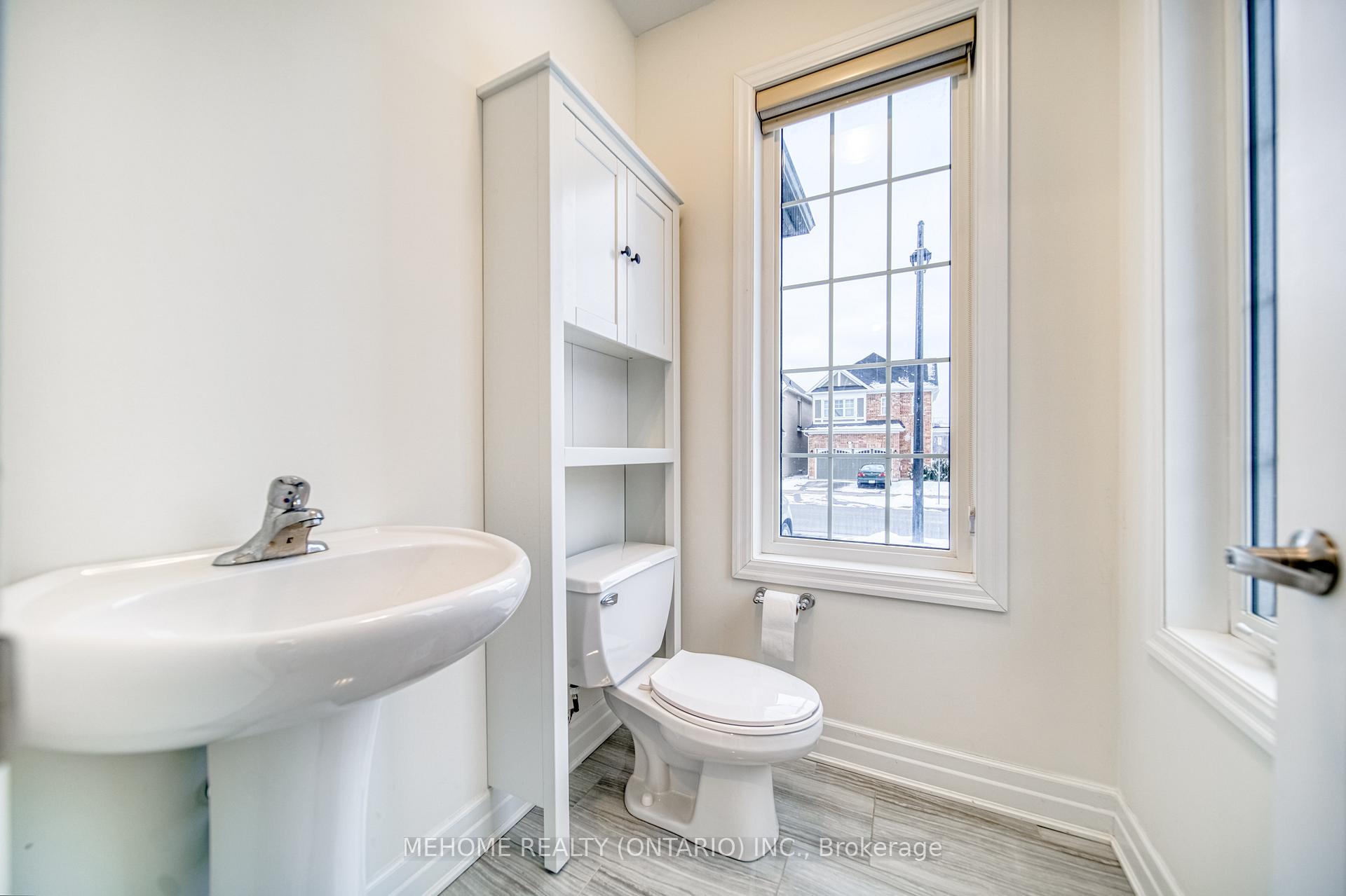Photo 16 of 249 Thomas Philips Drive, Aurora, Rural Aurora — HOMEH