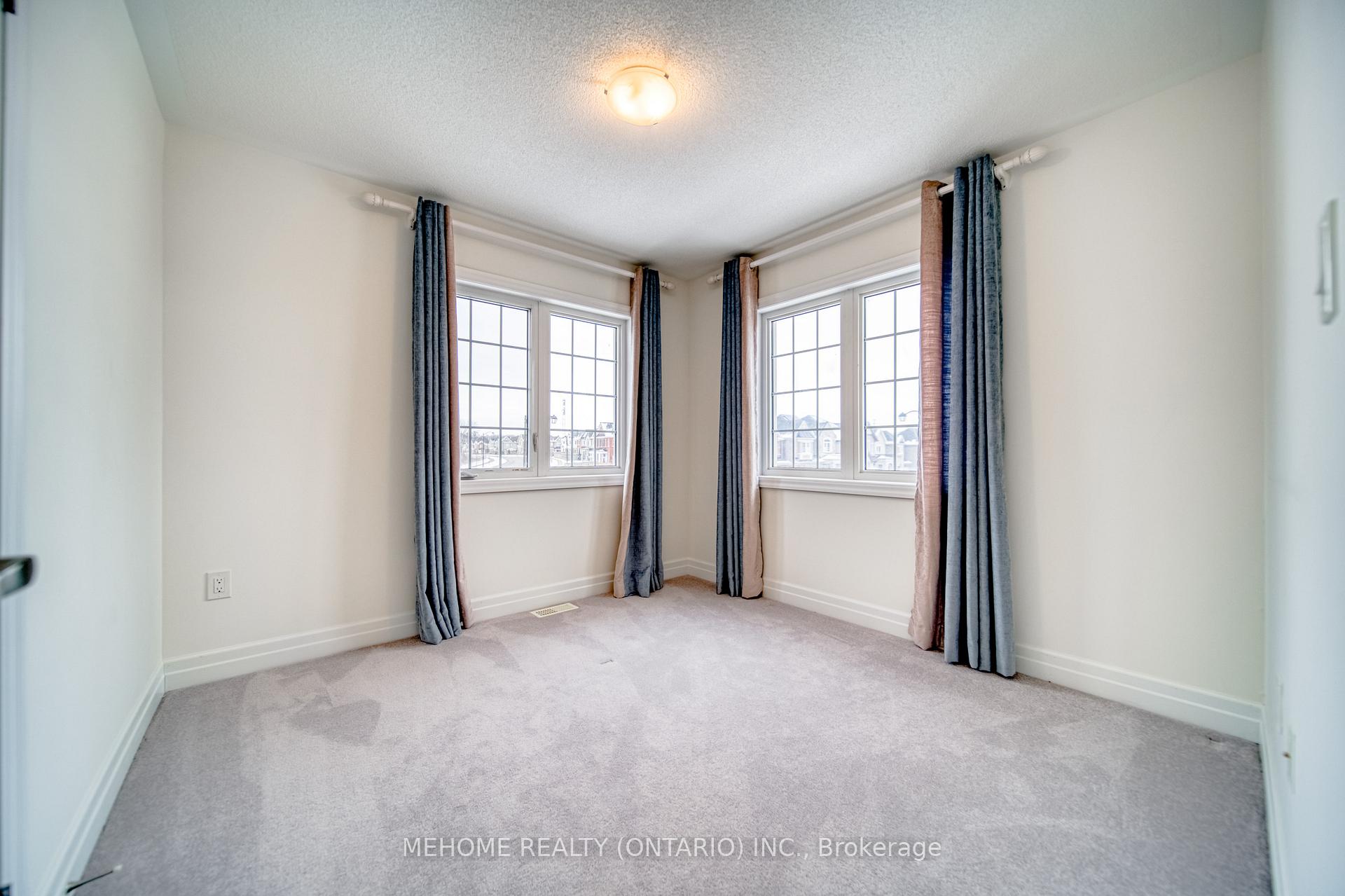 Photo 27 of 249 Thomas Philips Drive, Aurora, Rural Aurora — HOMEH