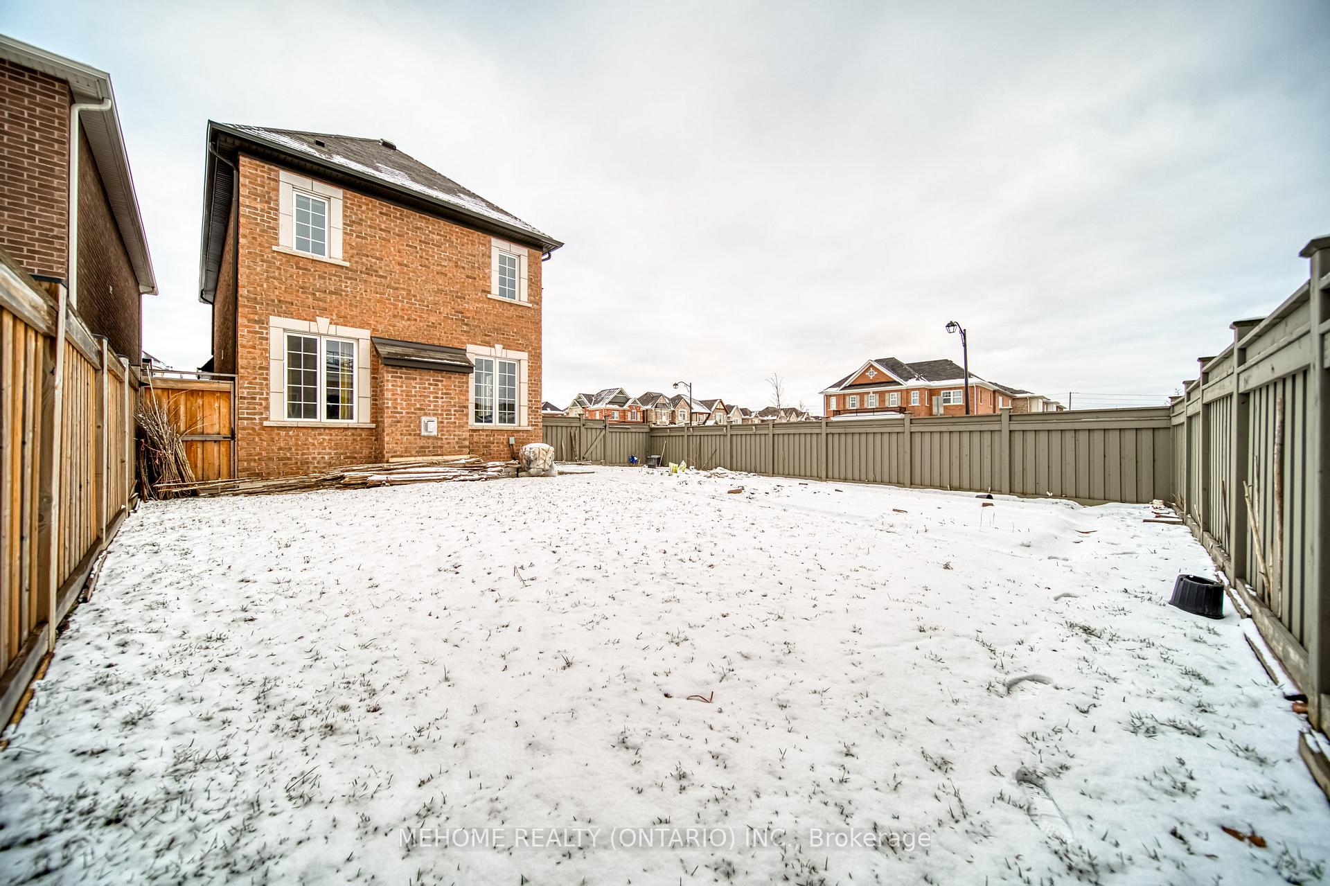 Photo 33 of 249 Thomas Philips Drive, Aurora, Rural Aurora — HOMEH