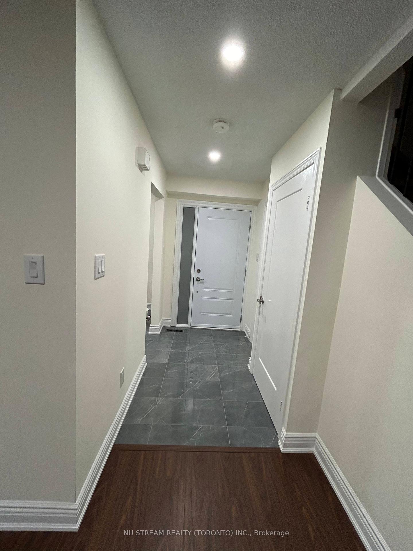 Photo 2 of 90 Andrea Lane, Vaughan, East Woodbridge — HOMEH