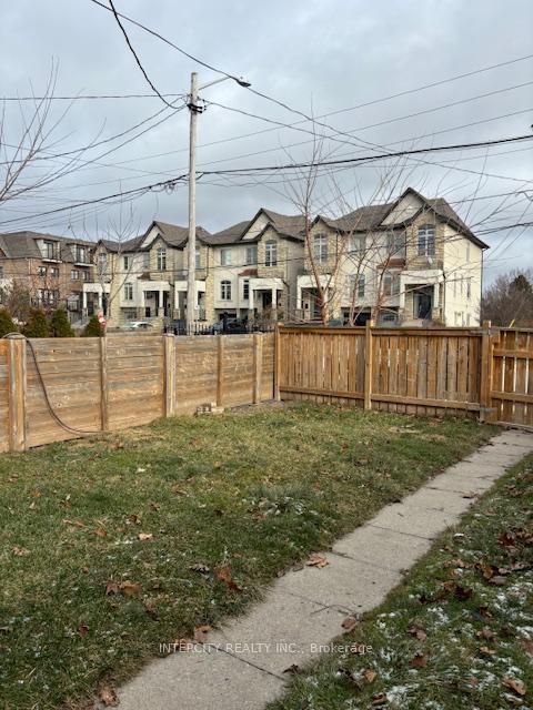 Photo 2 of 8274 Kipling Avenue, Vaughan, West Woodbridge — HOMEH