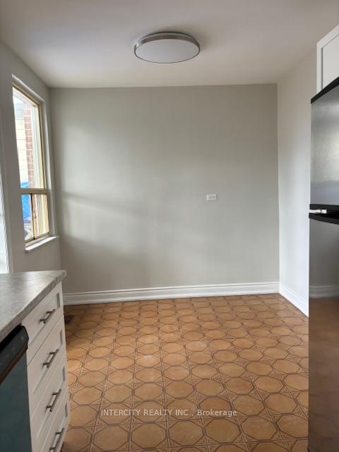 Photo 11 of 8274 Kipling Avenue, Vaughan, West Woodbridge — HOMEH