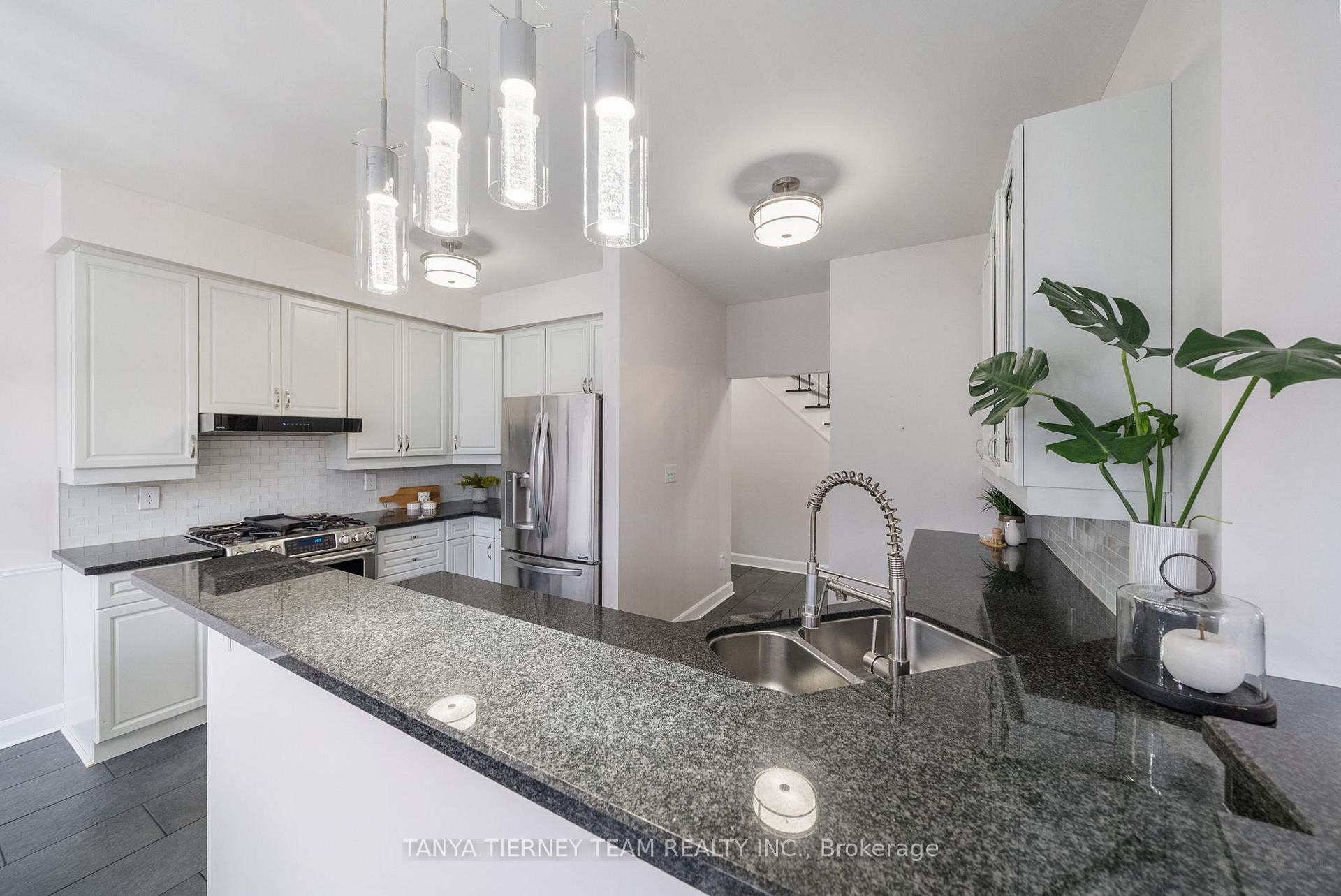 Photo 9 of 38 Kimberly Drive, Whitby, Brooklin — HOMEH