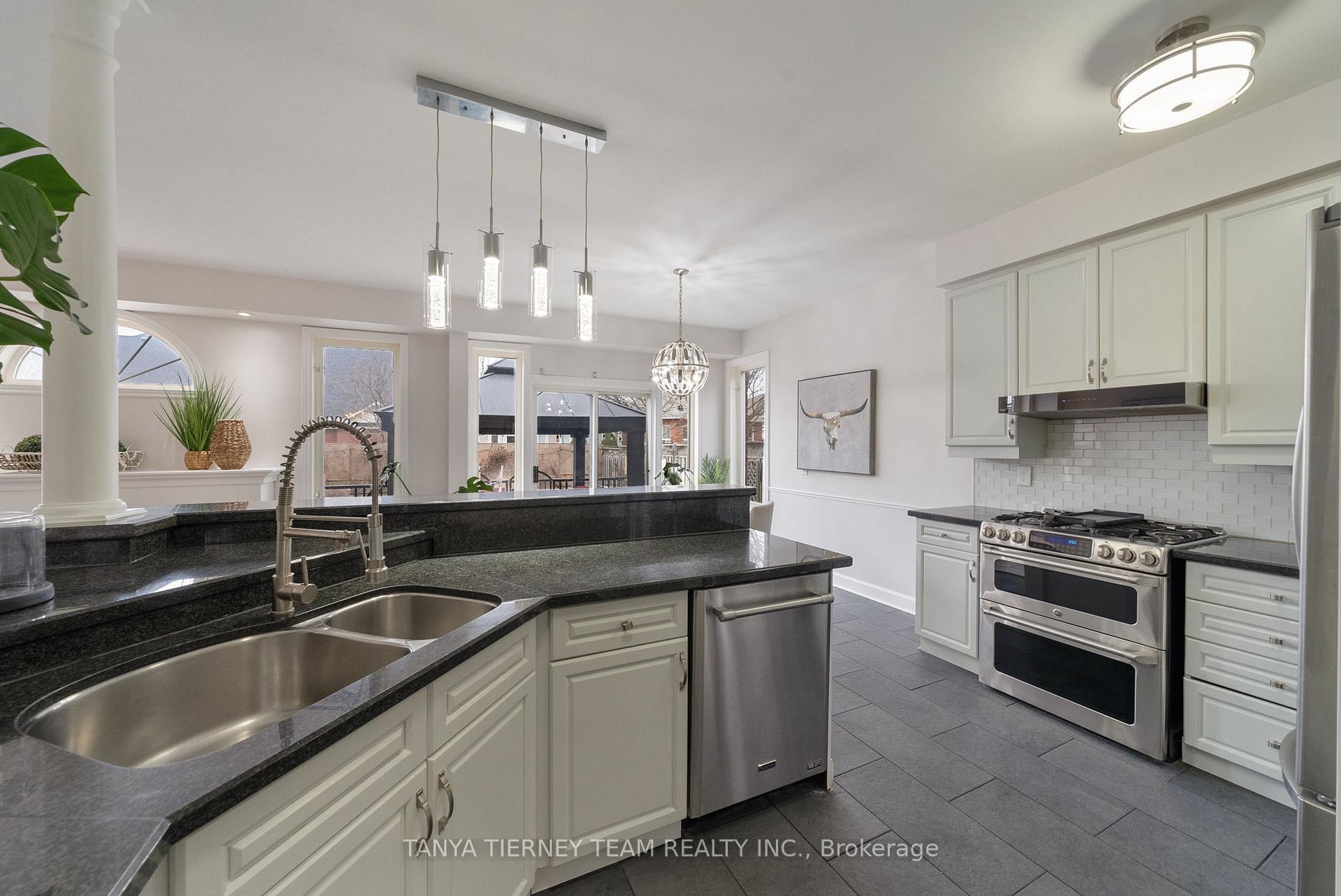 Photo 12 of 38 Kimberly Drive, Whitby, Brooklin — HOMEH