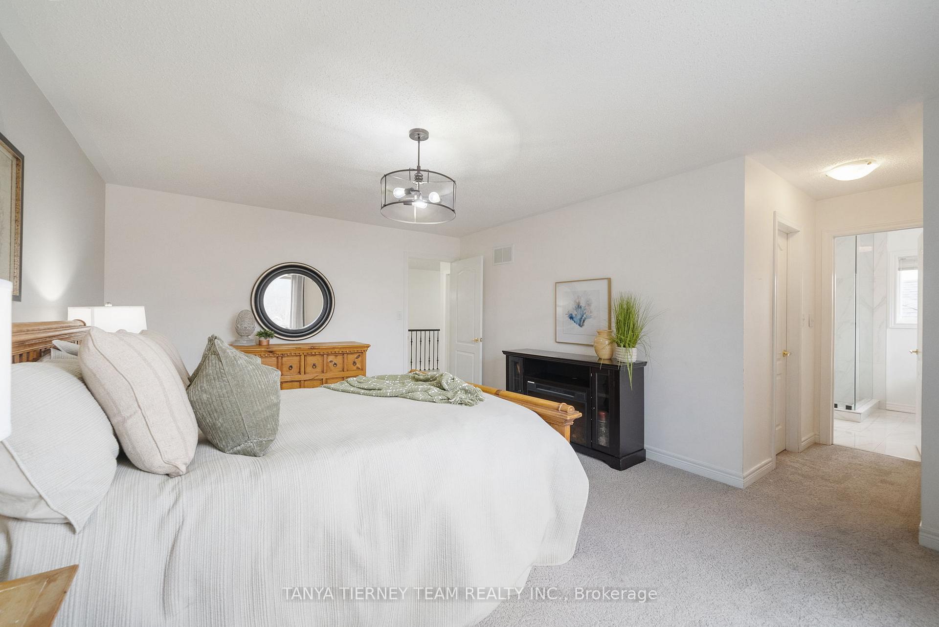 Photo 23 of 38 Kimberly Drive, Whitby, Brooklin — HOMEH