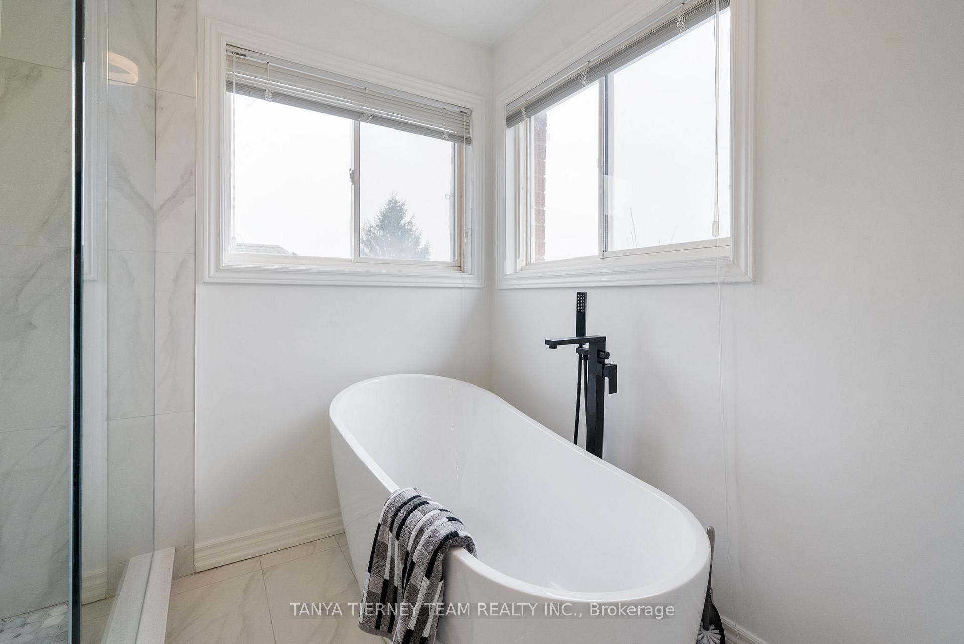 Photo 25 of 38 Kimberly Drive, Whitby, Brooklin — HOMEH