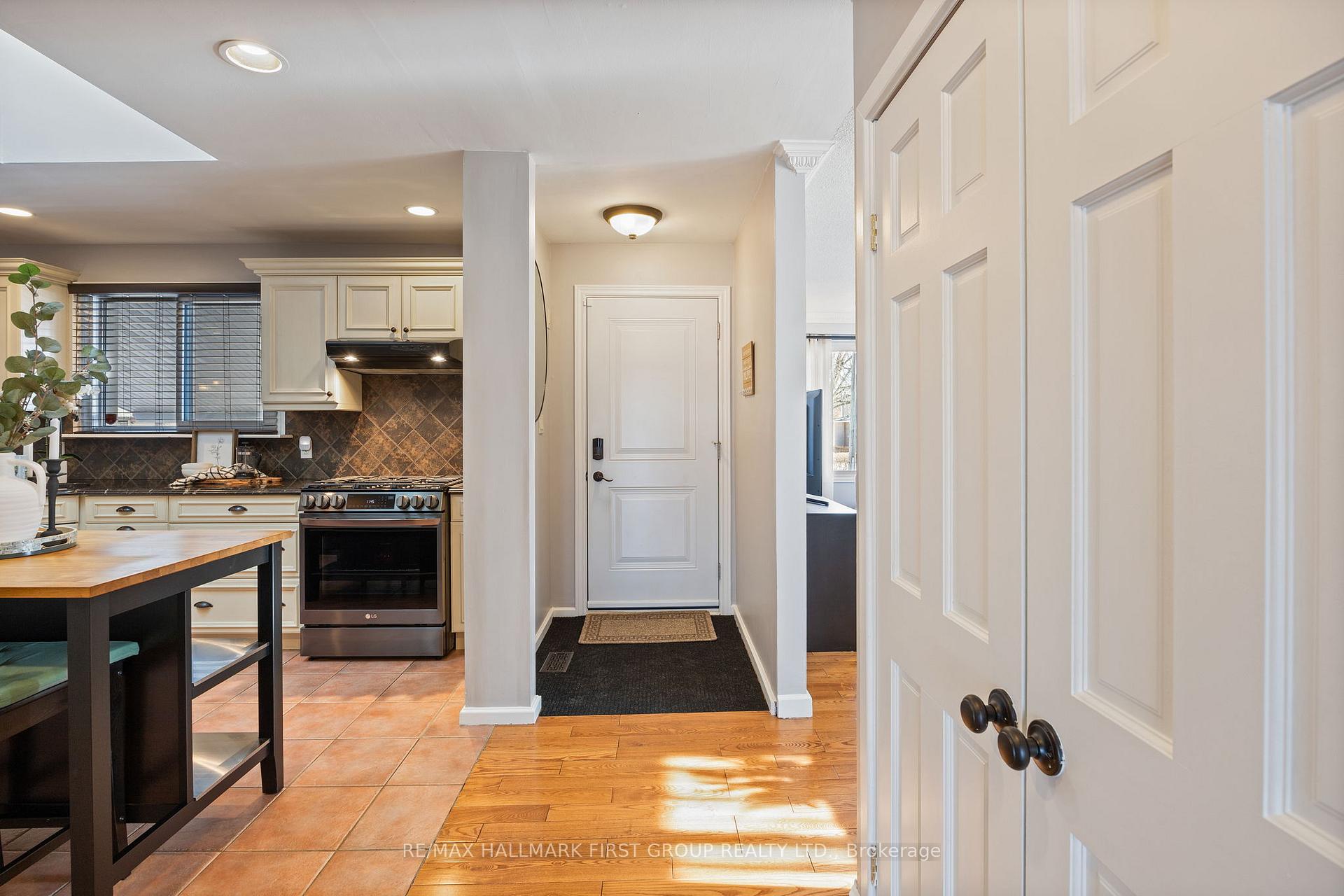 Photo 4 of 740 Lublin Avenue, Pickering, Bay Ridges — HOMEH