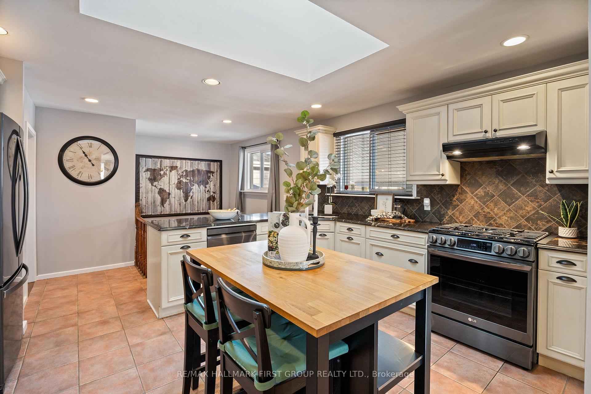 Photo 13 of 740 Lublin Avenue, Pickering, Bay Ridges — HOMEH