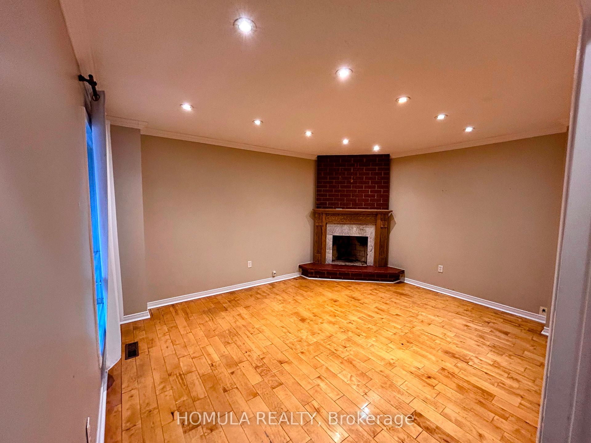 Photo 3 of 136 Campbell Avenue, Vaughan, Crestwood-Springfarm-Yorkhill — HOMEH