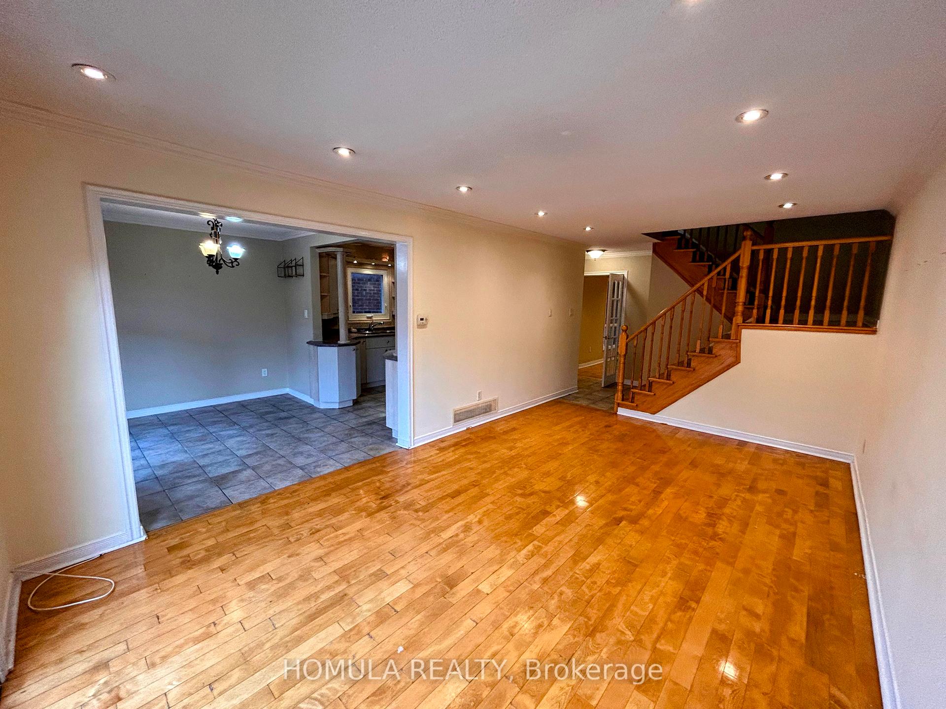 Photo 5 of 136 Campbell Avenue, Vaughan, Crestwood-Springfarm-Yorkhill — HOMEH