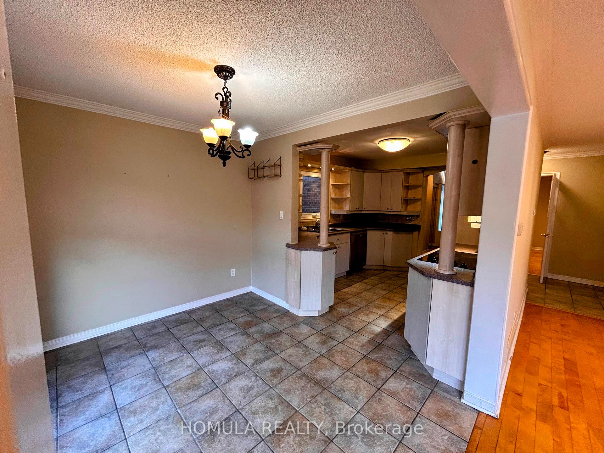 Photo 7 of 136 Campbell Avenue, Vaughan, Crestwood-Springfarm-Yorkhill — HOMEH
