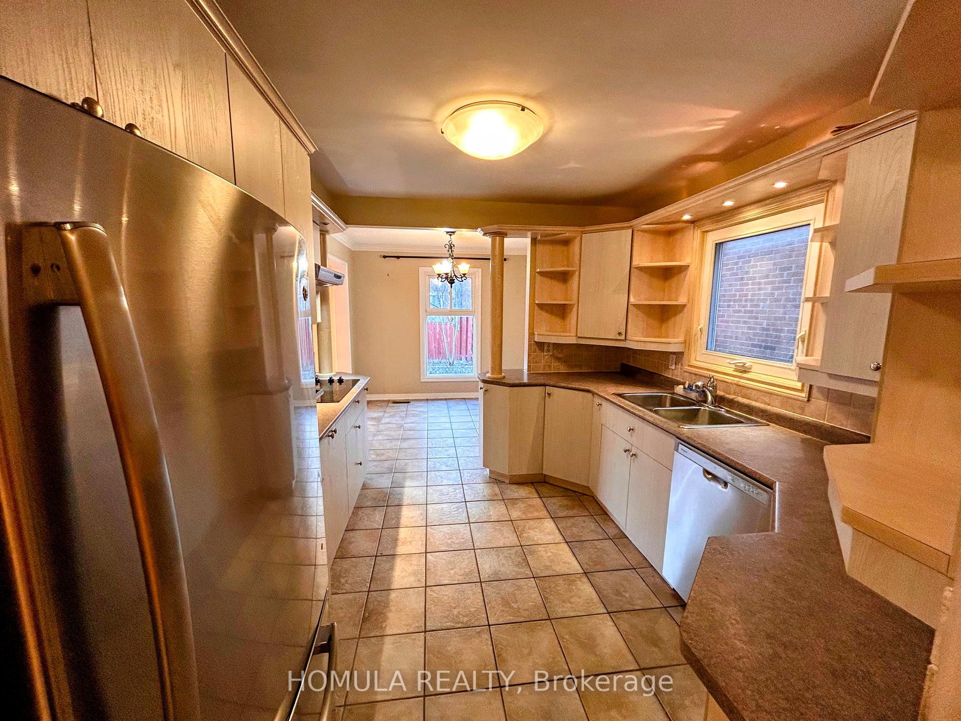 Photo 8 of 136 Campbell Avenue, Vaughan, Crestwood-Springfarm-Yorkhill — HOMEH