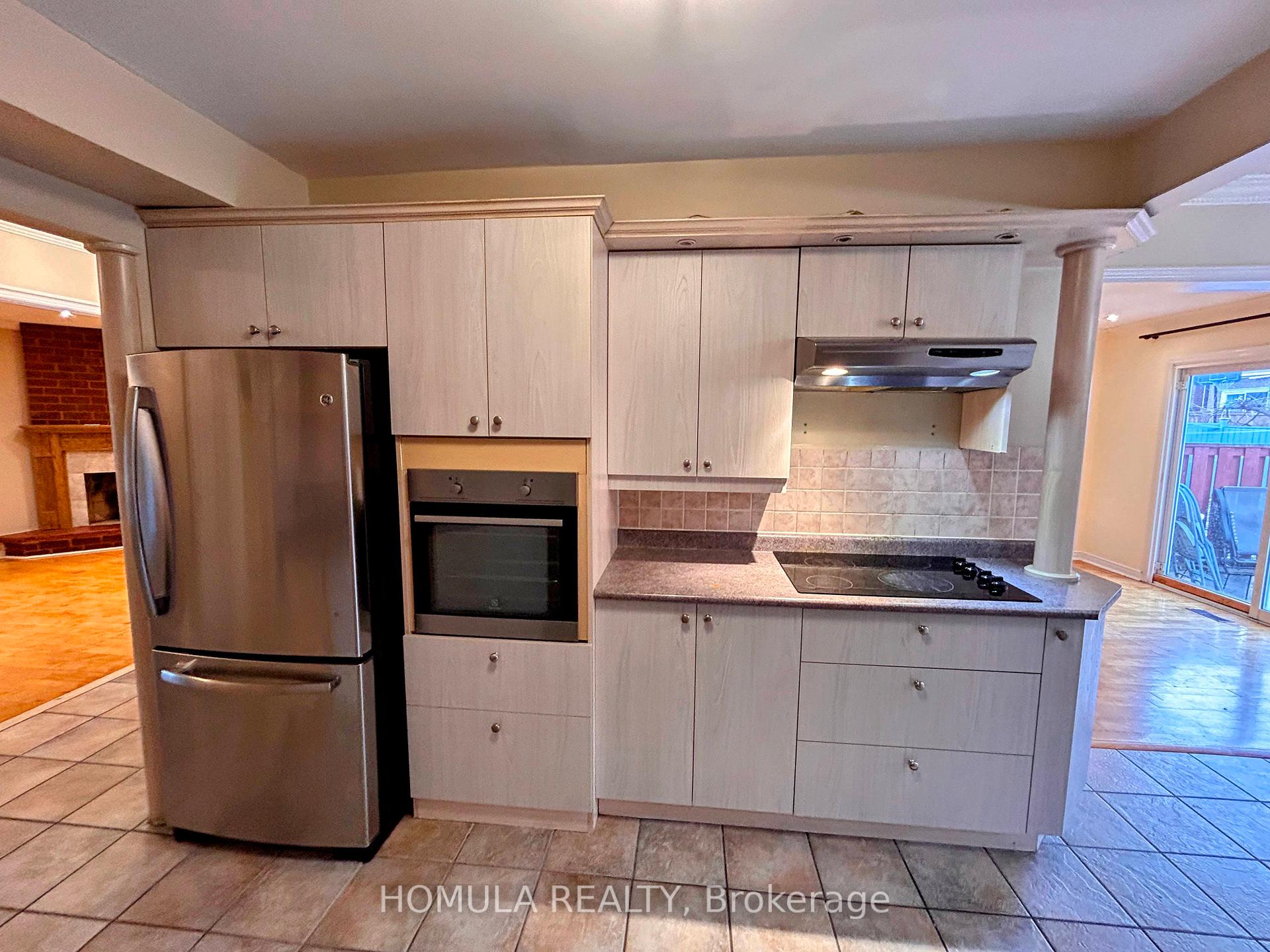 Photo 11 of 136 Campbell Avenue, Vaughan, Crestwood-Springfarm-Yorkhill — HOMEH