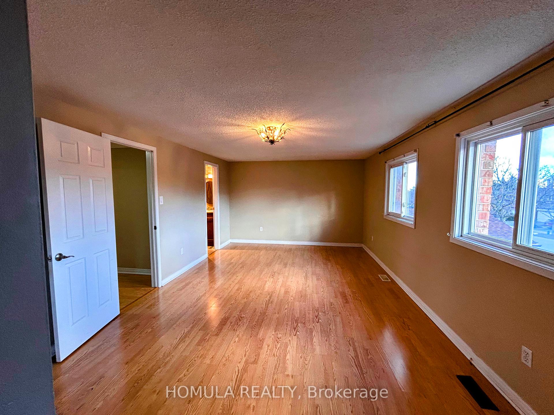 Photo 17 of 136 Campbell Avenue, Vaughan, Crestwood-Springfarm-Yorkhill — HOMEH