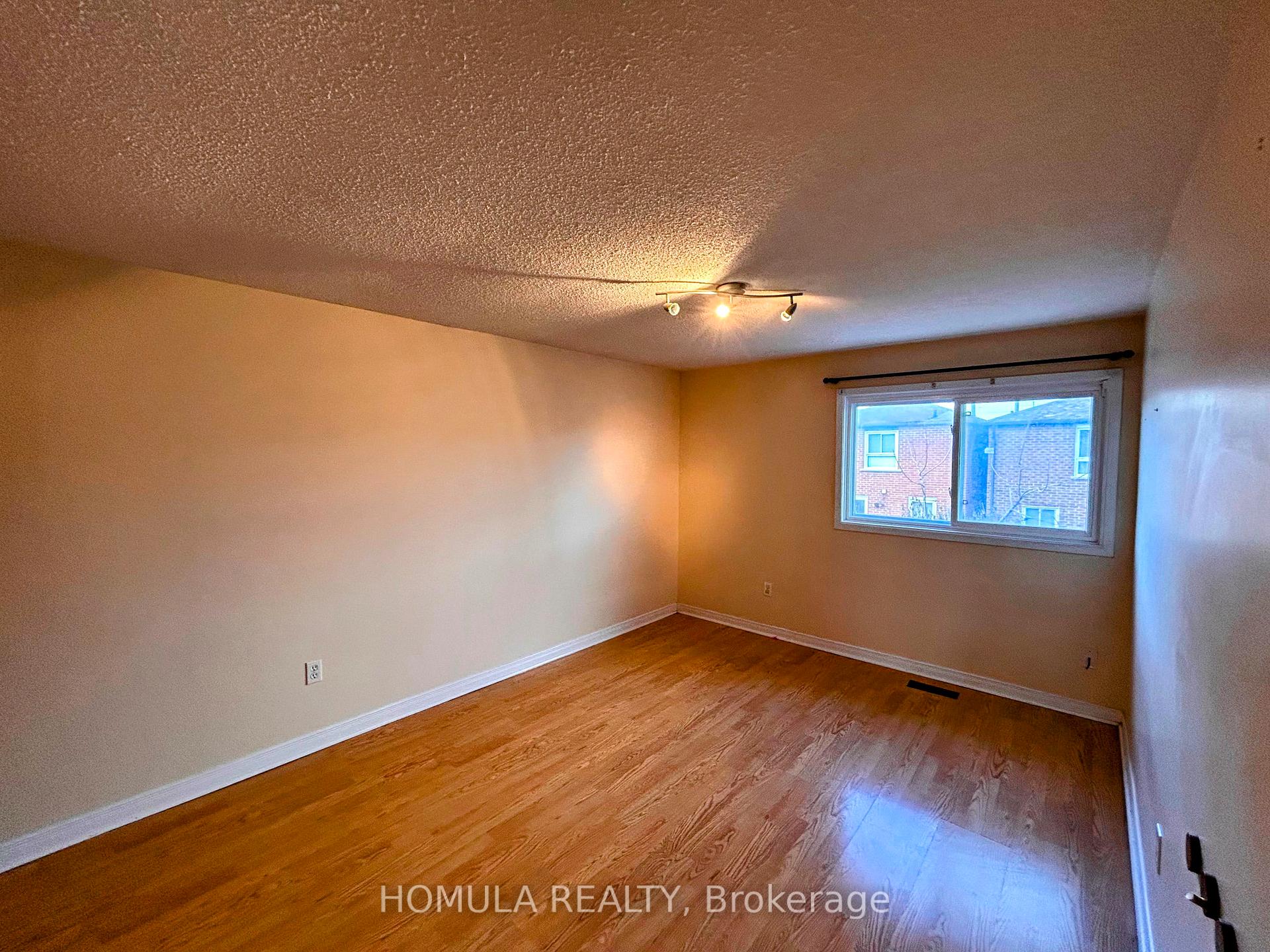Photo 21 of 136 Campbell Avenue, Vaughan, Crestwood-Springfarm-Yorkhill — HOMEH