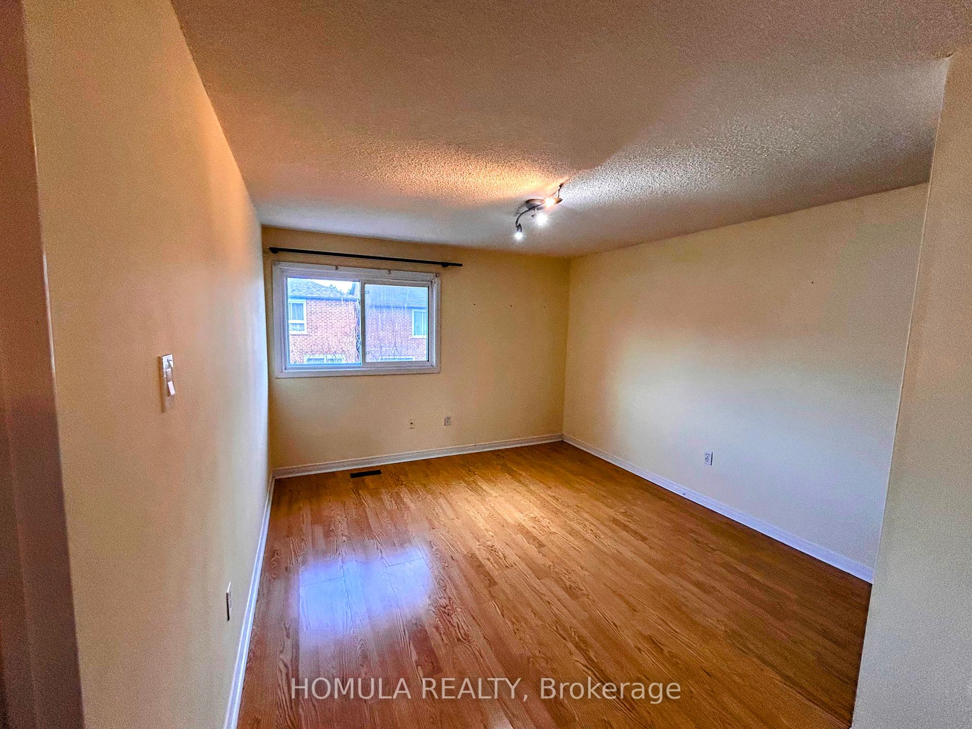Photo 23 of 136 Campbell Avenue, Vaughan, Crestwood-Springfarm-Yorkhill — HOMEH