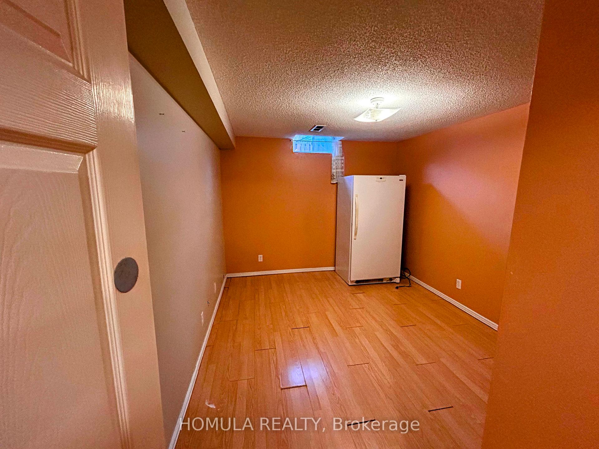 Photo 26 of 136 Campbell Avenue, Vaughan, Crestwood-Springfarm-Yorkhill — HOMEH