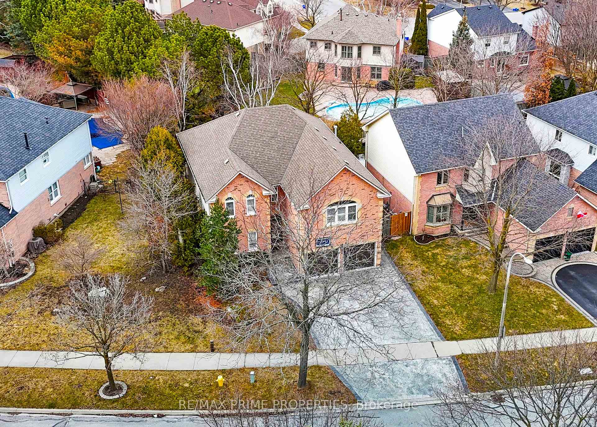Photo 1 of 32 Kennett Drive, Whitby, Lynde Creek — HOMEH
