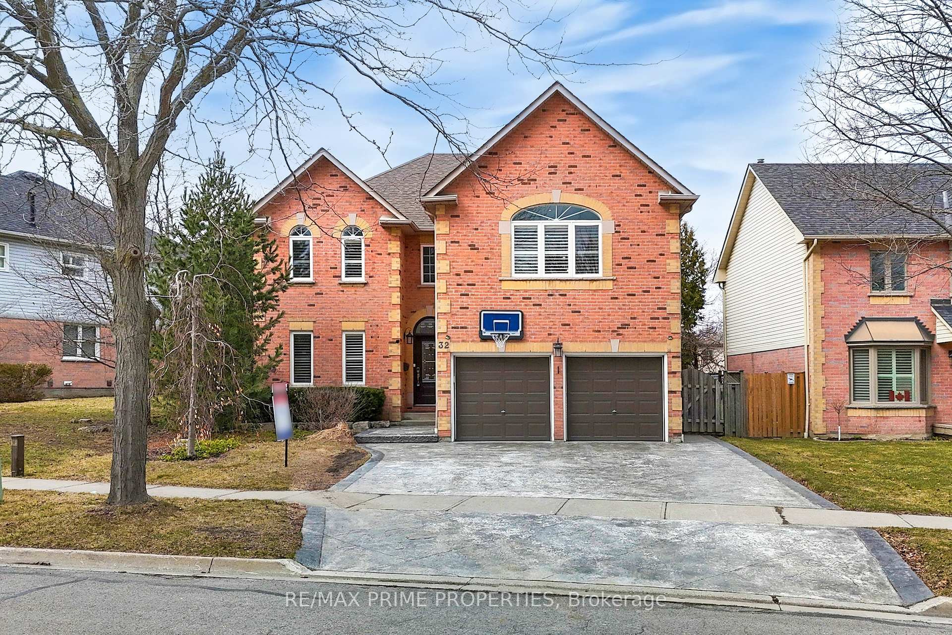 Photo 2 of 32 Kennett Drive, Whitby, Lynde Creek — HOMEH