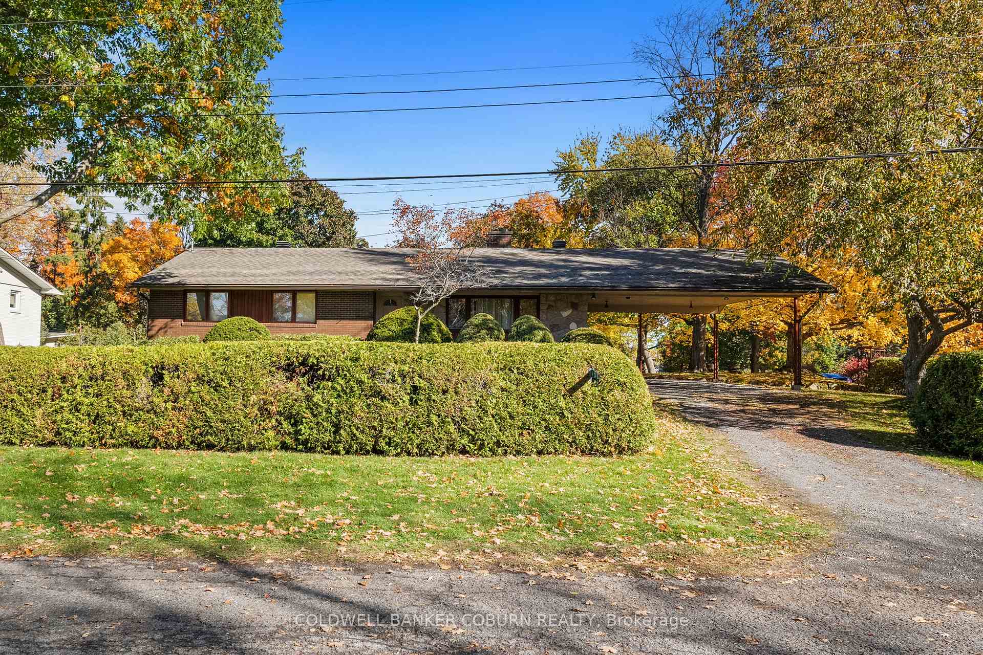Photo 2 of 53 Eisenhower Crescent, Ottawa, Barrhaven - Hearts Desire — HOMEH