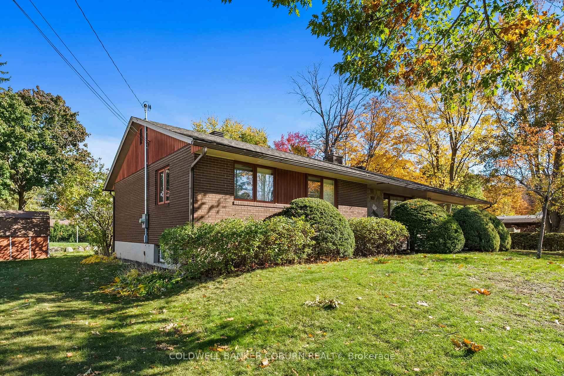 Photo 4 of 53 Eisenhower Crescent, Ottawa, Barrhaven - Hearts Desire — HOMEH