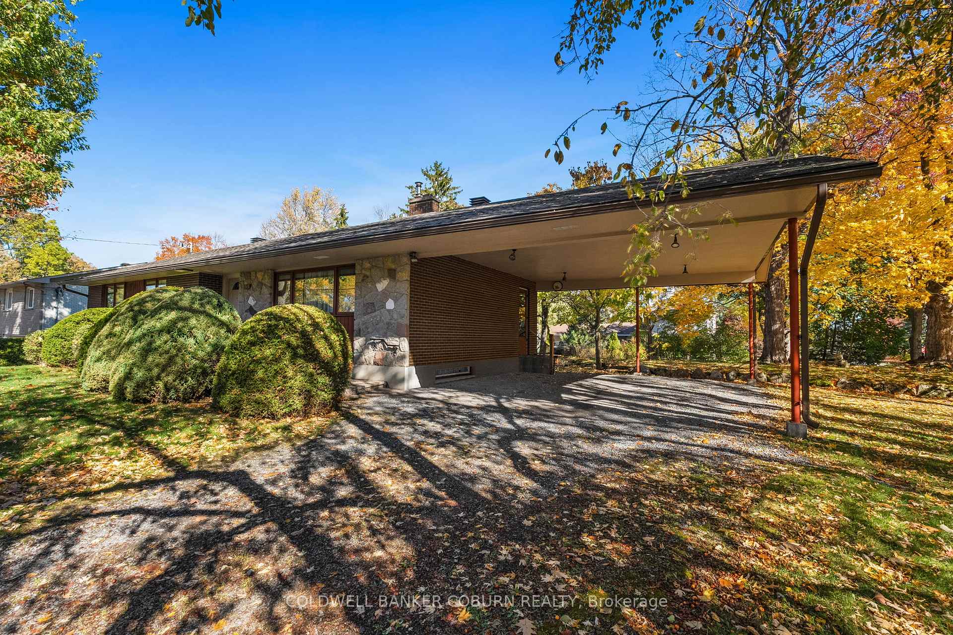 Photo 5 of 53 Eisenhower Crescent, Ottawa, Barrhaven - Hearts Desire — HOMEH