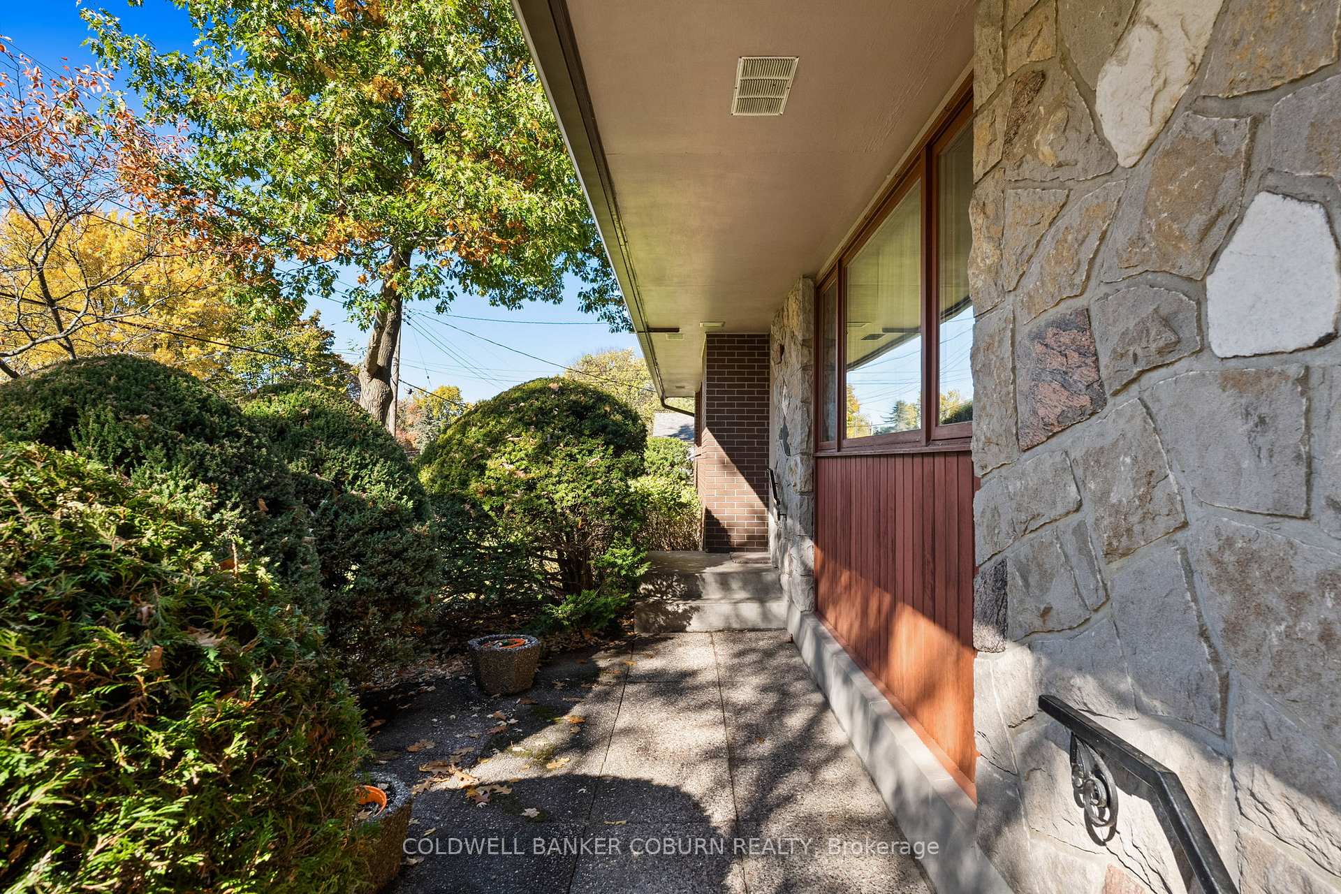 Photo 9 of 53 Eisenhower Crescent, Ottawa, Barrhaven - Hearts Desire — HOMEH