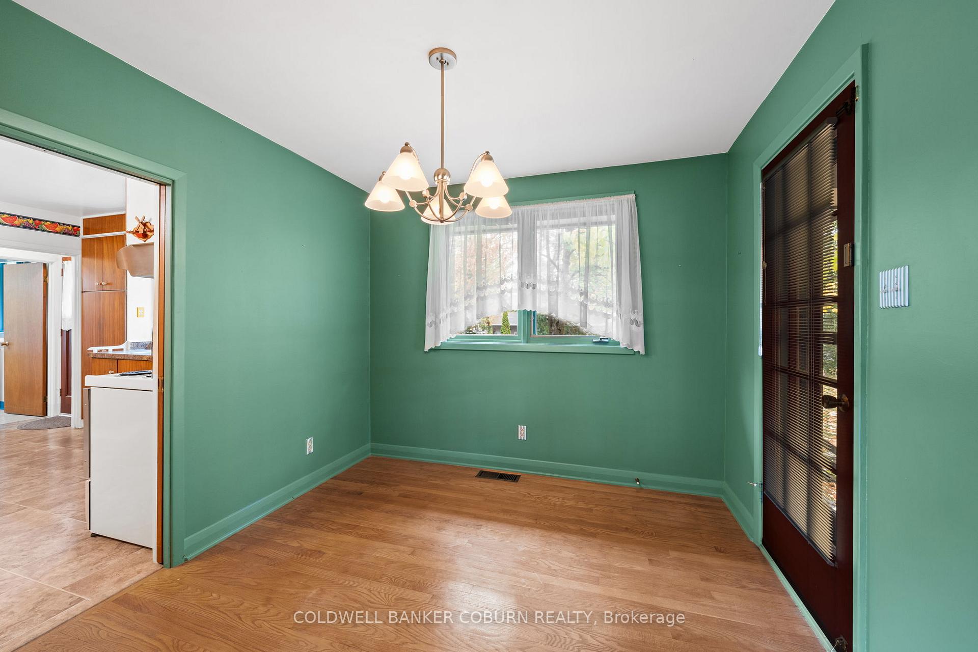 Photo 10 of 53 Eisenhower Crescent, Ottawa, Barrhaven - Hearts Desire — HOMEH