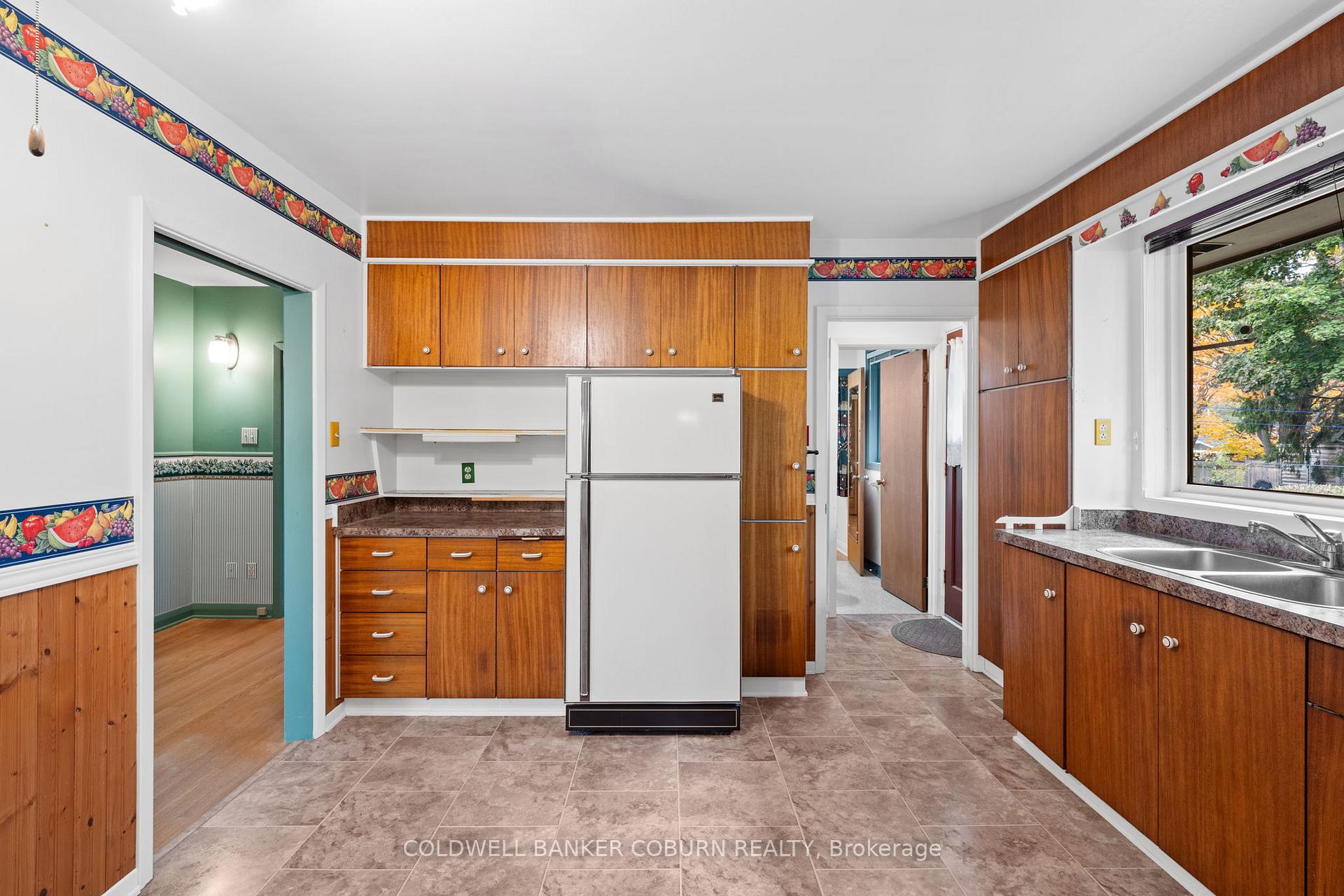 Photo 14 of 53 Eisenhower Crescent, Ottawa, Barrhaven - Hearts Desire — HOMEH