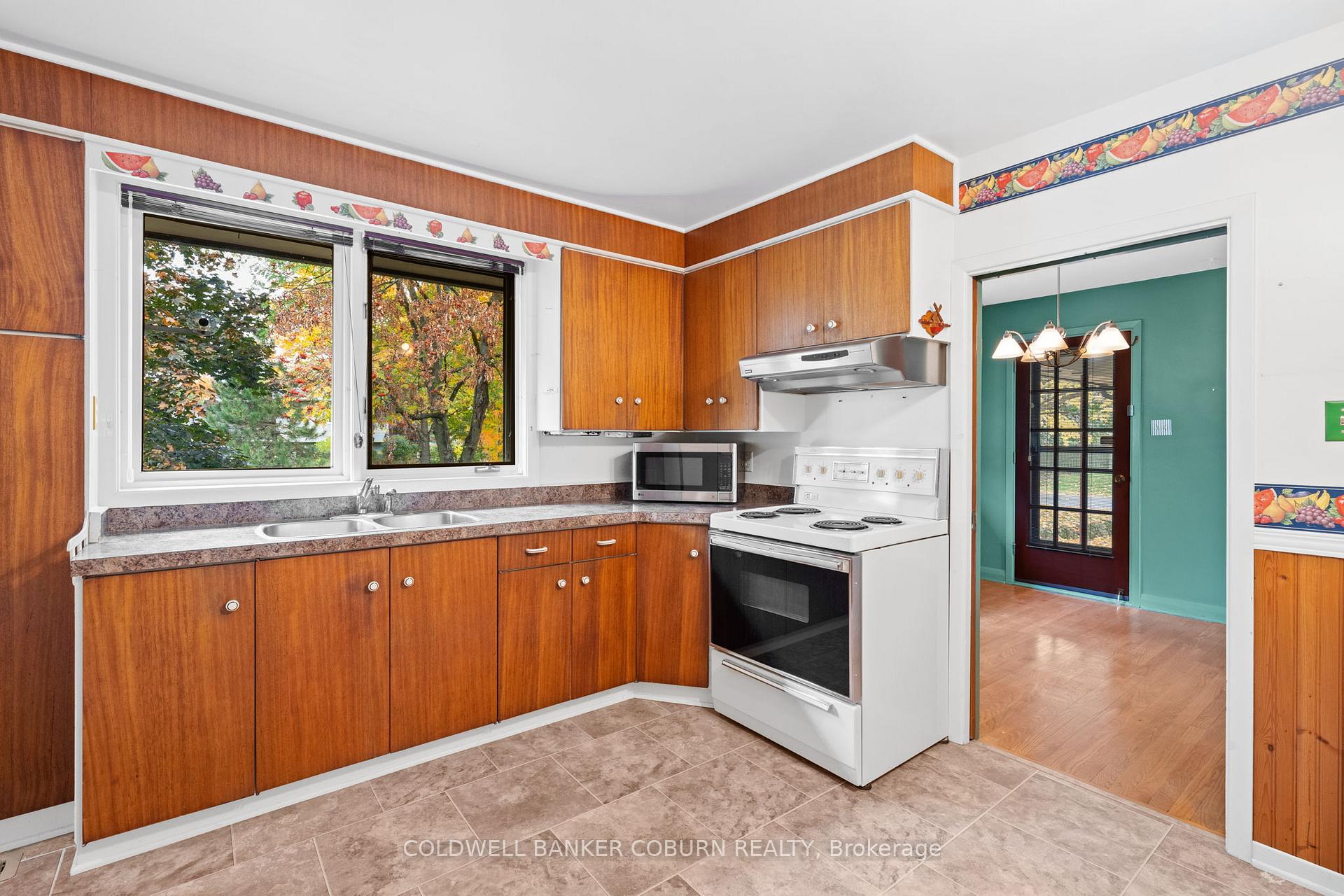 Photo 15 of 53 Eisenhower Crescent, Ottawa, Barrhaven - Hearts Desire — HOMEH