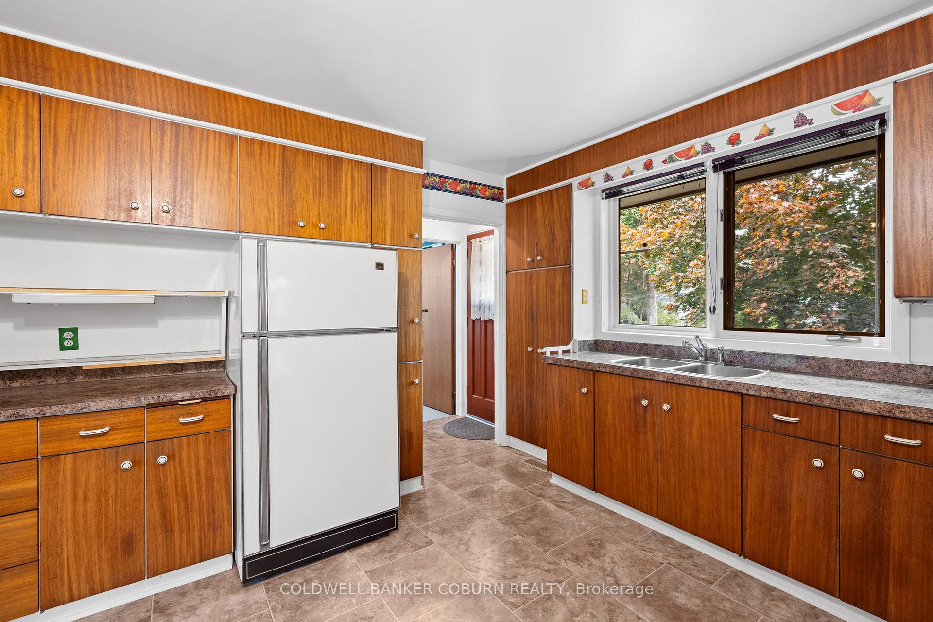 Photo 17 of 53 Eisenhower Crescent, Ottawa, Barrhaven - Hearts Desire — HOMEH
