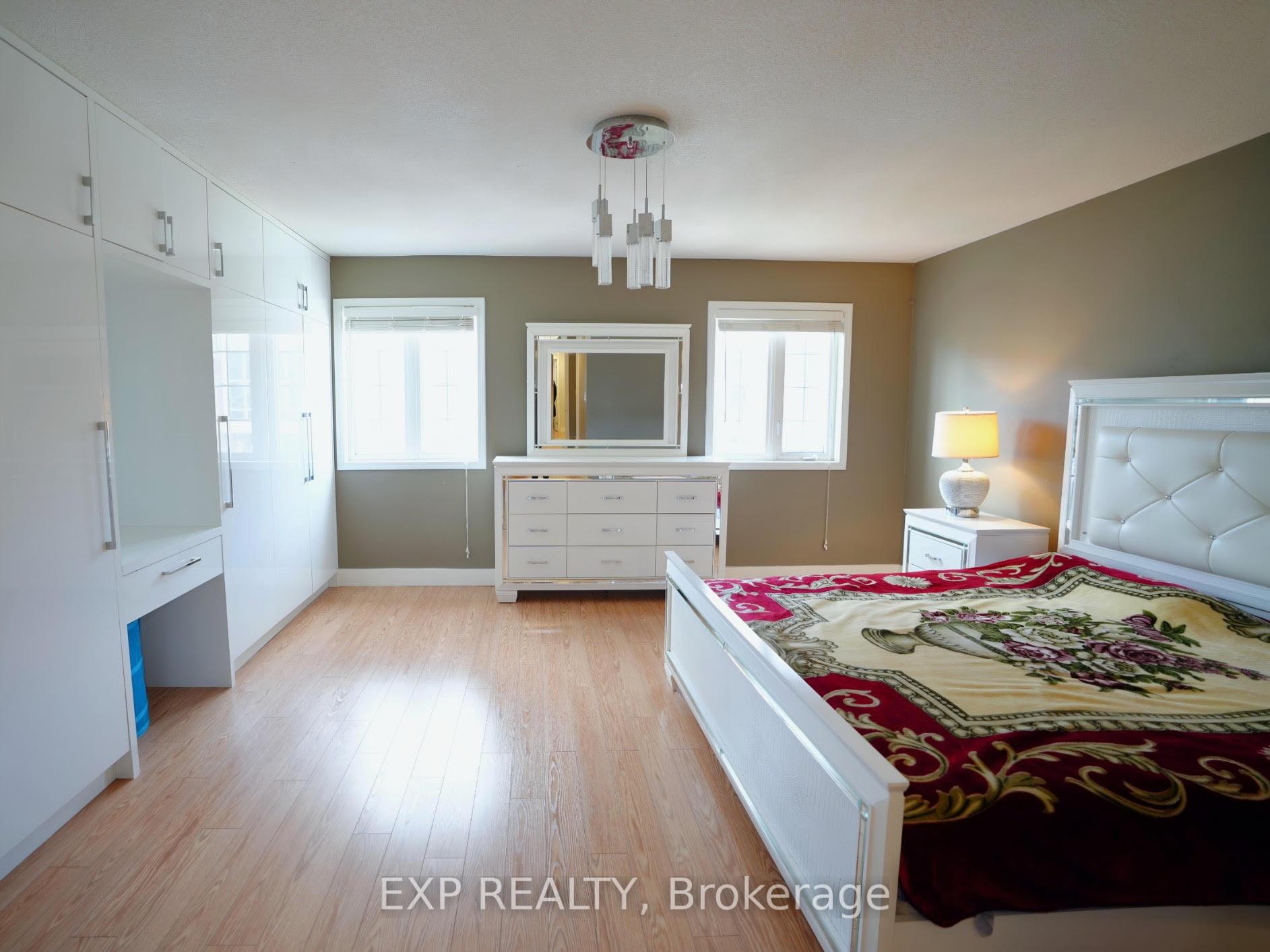 Photo 12 of 16 Coranto Way, Vaughan, Vellore Village — HOMEH