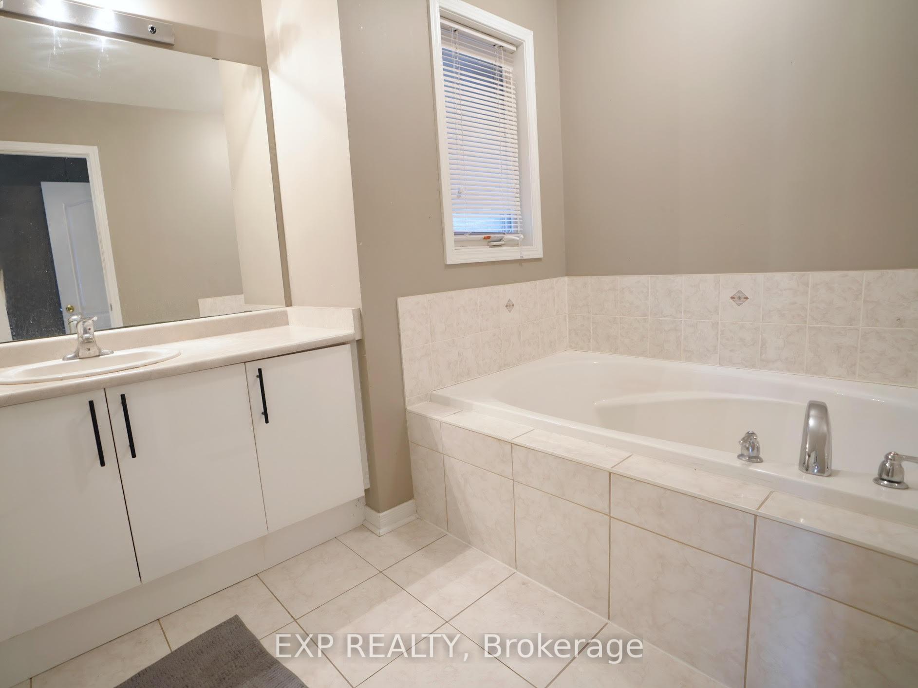 Photo 15 of 16 Coranto Way, Vaughan, Vellore Village — HOMEH
