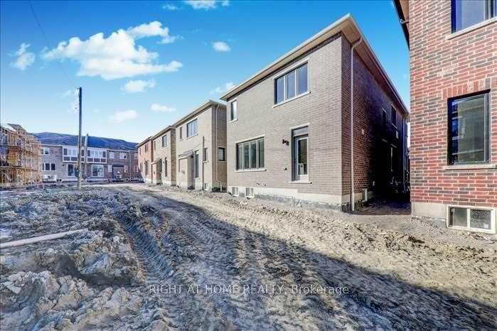 Photo 35 of 1407 Longspur Trail N, Pickering, Rural Pickering — HOMEH