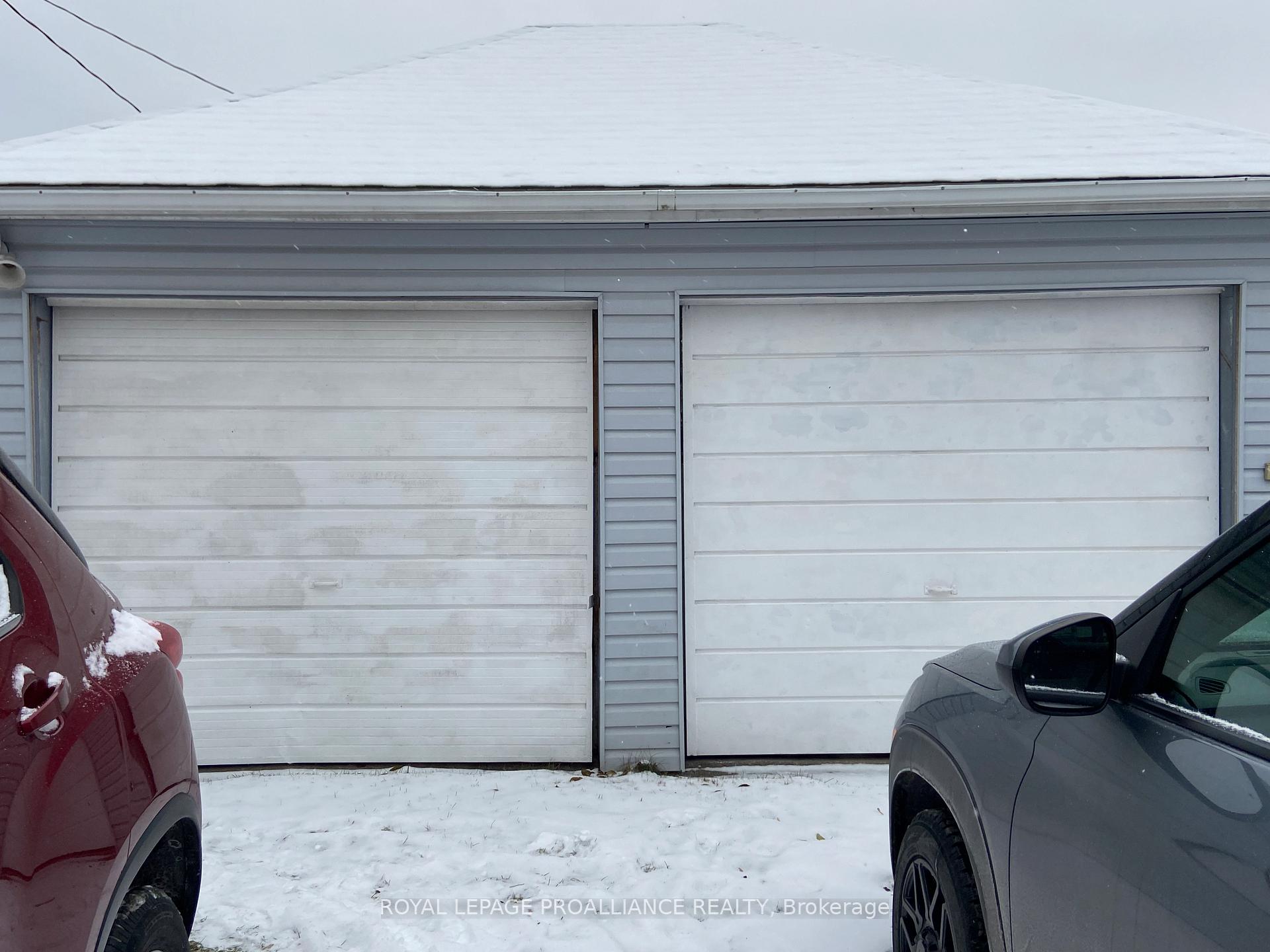 Photo 3 of 16 William Street, Brockville — HOMEH