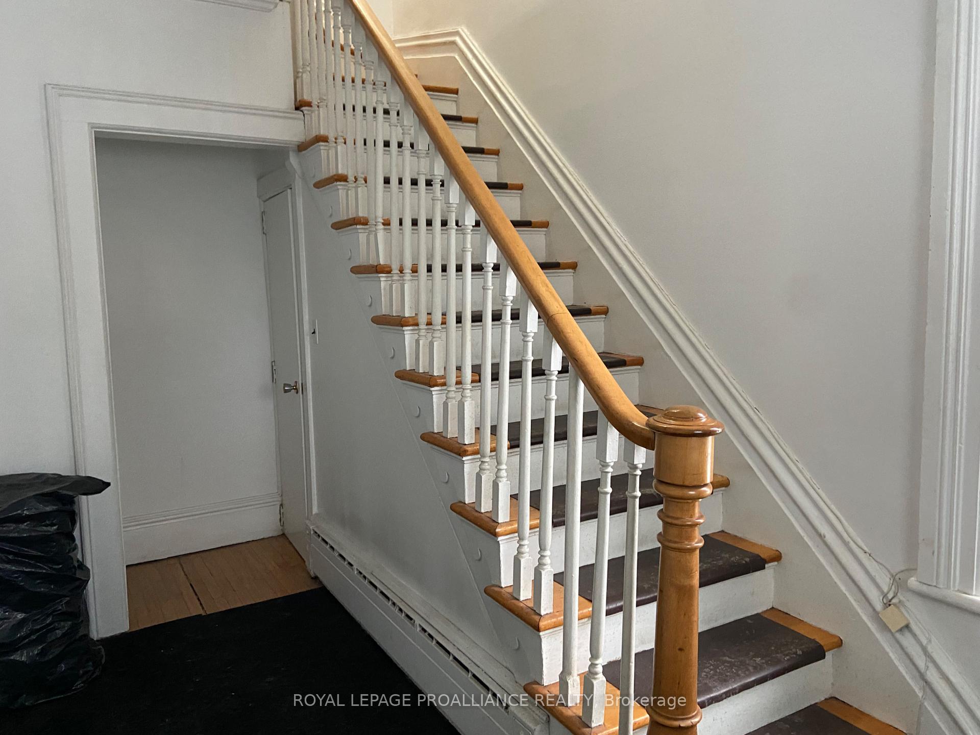 Photo 7 of 16 William Street, Brockville — HOMEH