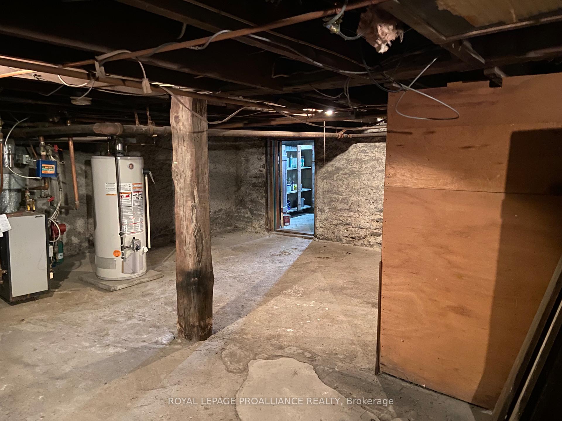 Photo 11 of 16 William Street, Brockville — HOMEH