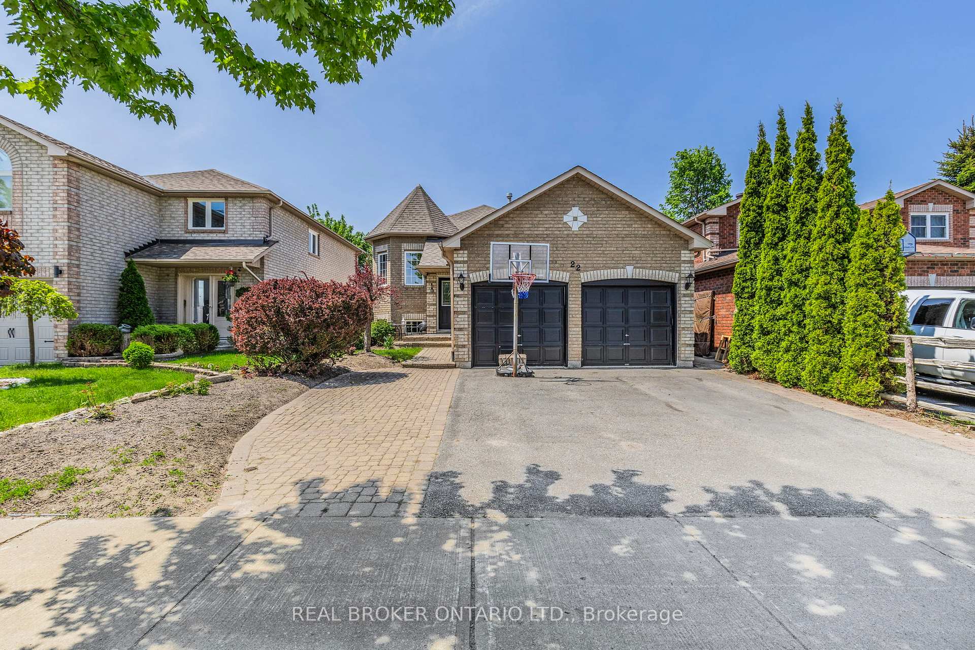 Photo 2 of 22 Dykstra Drive, Barrie, Holly — HOMEH