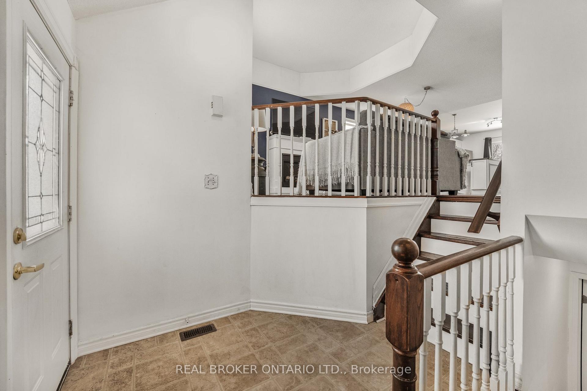 Photo 14 of 22 Dykstra Drive, Barrie, Holly — HOMEH