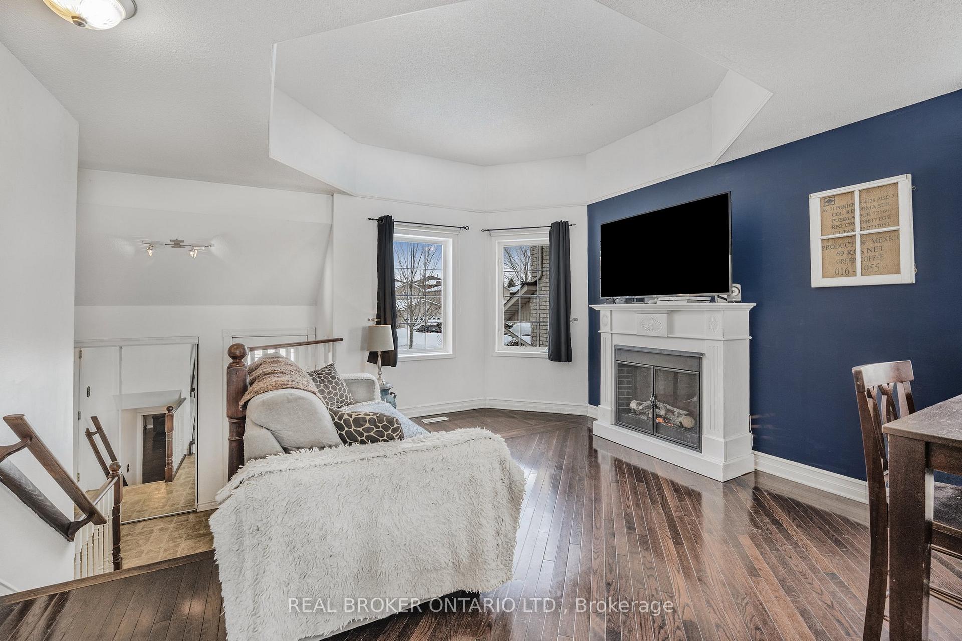 Photo 9 of 22 Dykstra Drive, Barrie, Holly — HOMEH