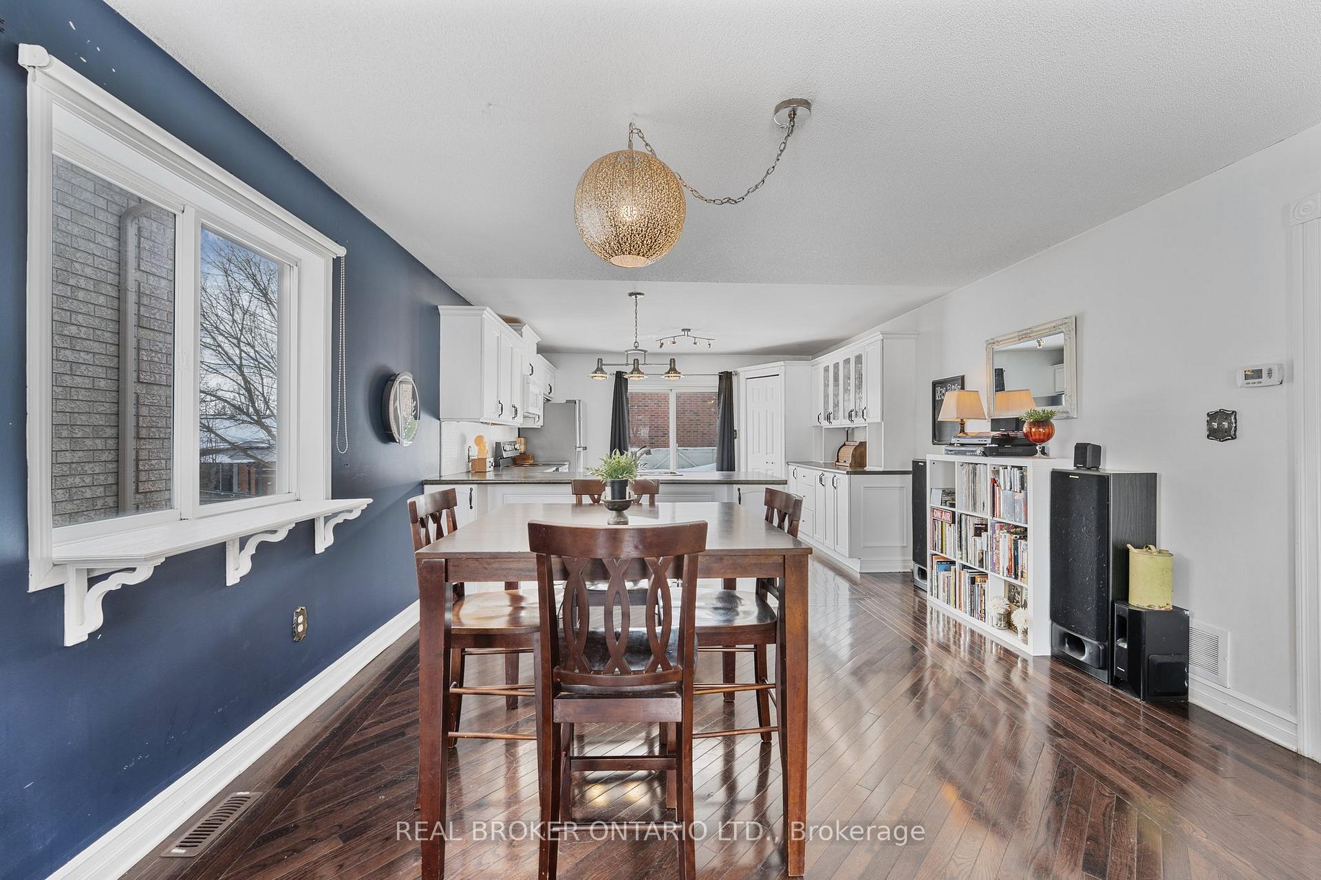 Photo 8 of 22 Dykstra Drive, Barrie, Holly — HOMEH
