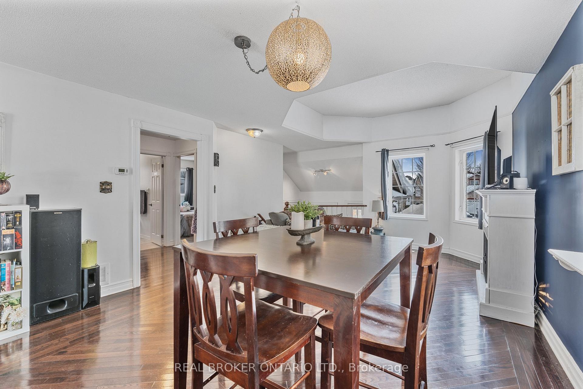 Photo 11 of 22 Dykstra Drive, Barrie, Holly — HOMEH