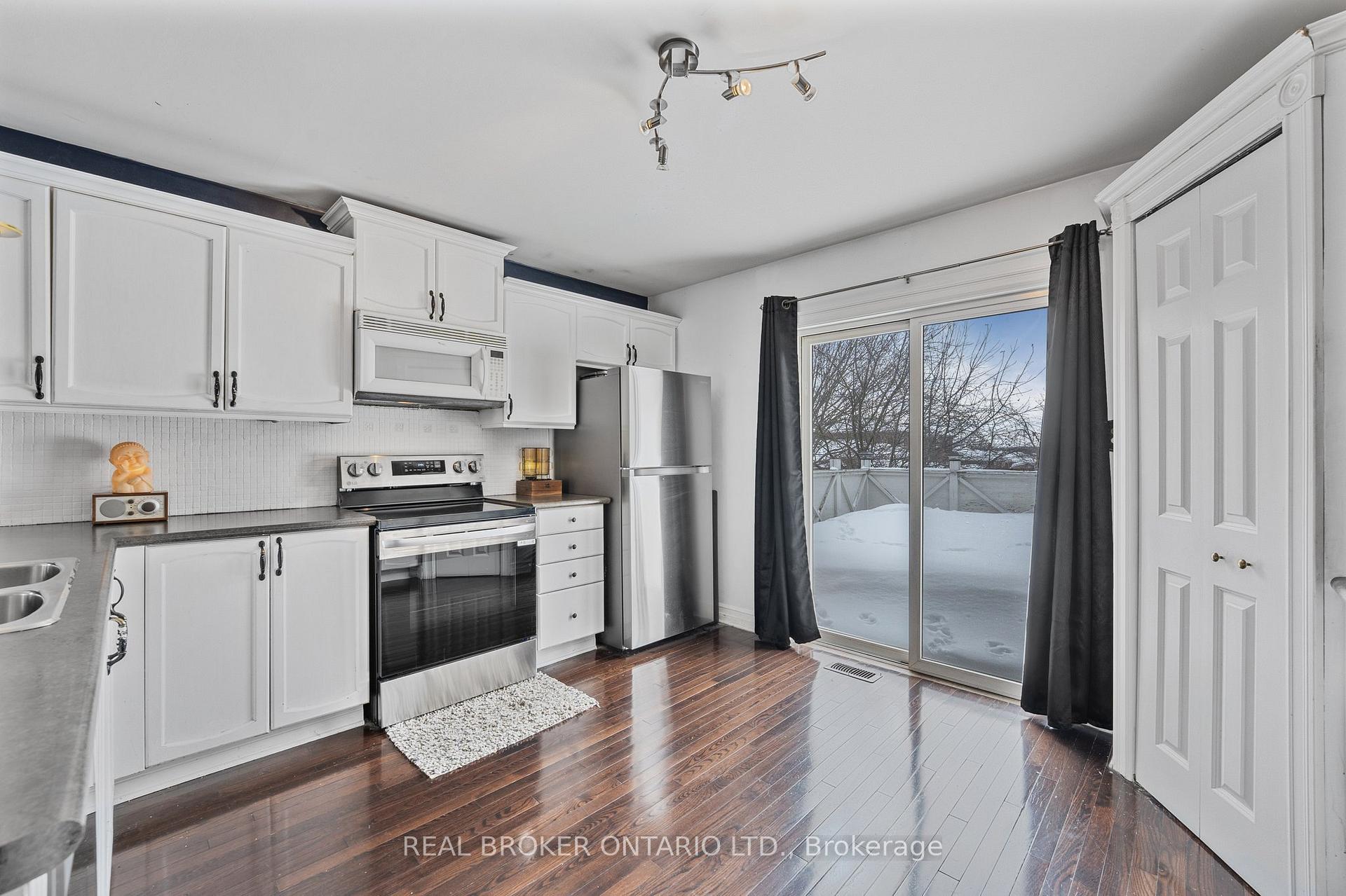Photo 12 of 22 Dykstra Drive, Barrie, Holly — HOMEH