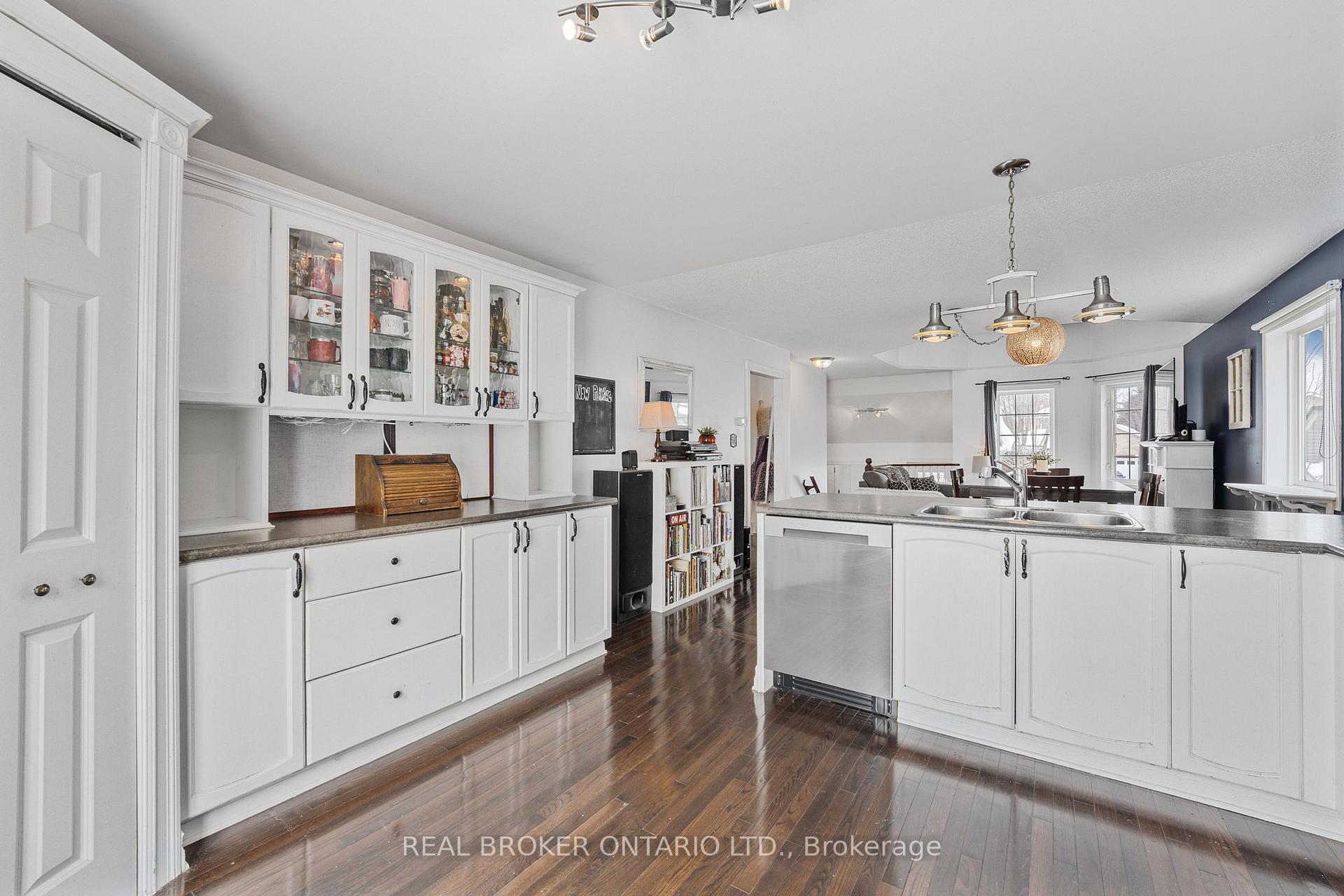 Photo 15 of 22 Dykstra Drive, Barrie, Holly — HOMEH