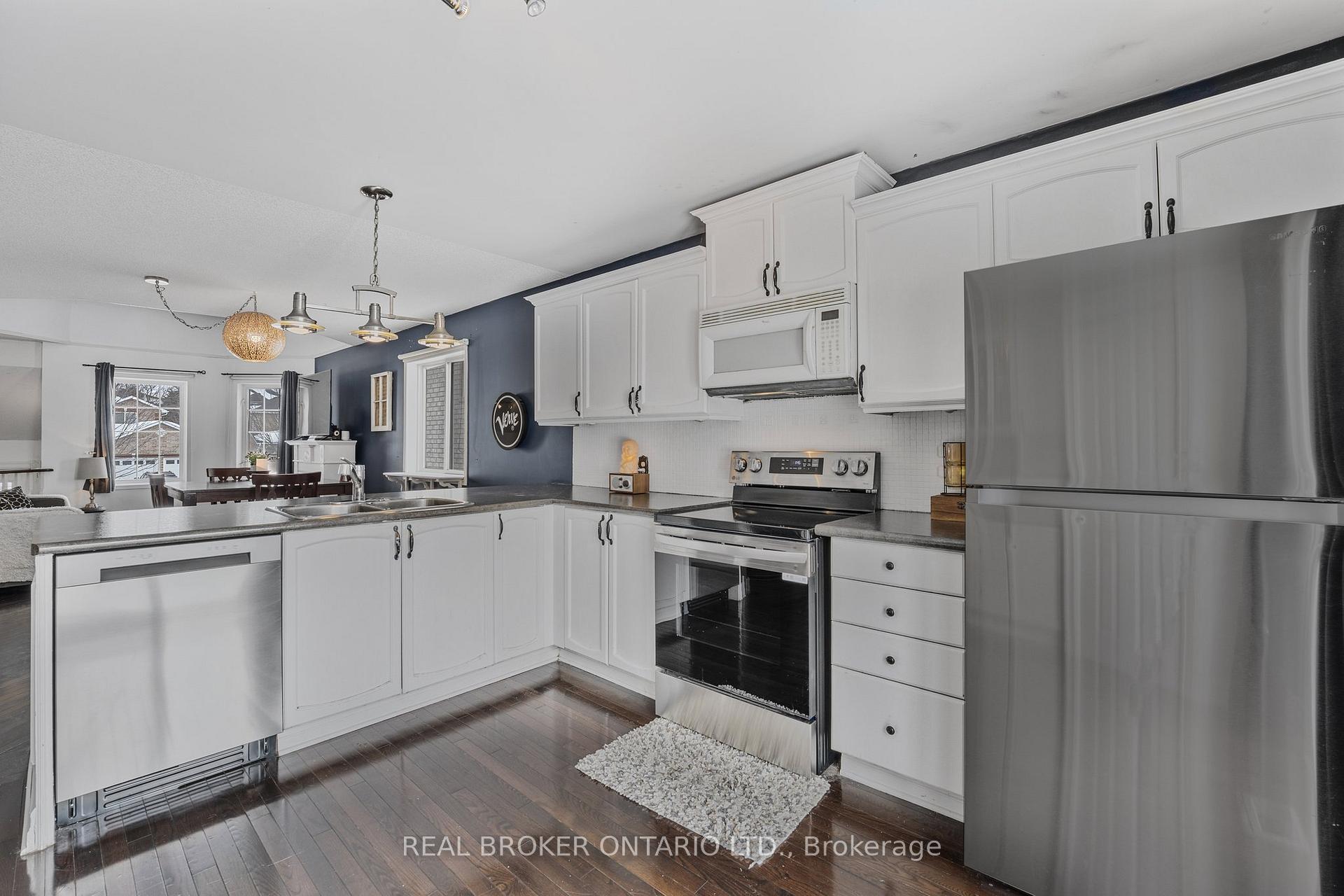 Photo 13 of 22 Dykstra Drive, Barrie, Holly — HOMEH
