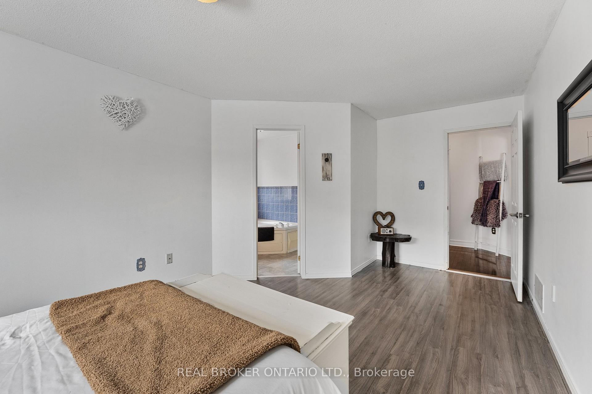 Photo 18 of 22 Dykstra Drive, Barrie, Holly — HOMEH