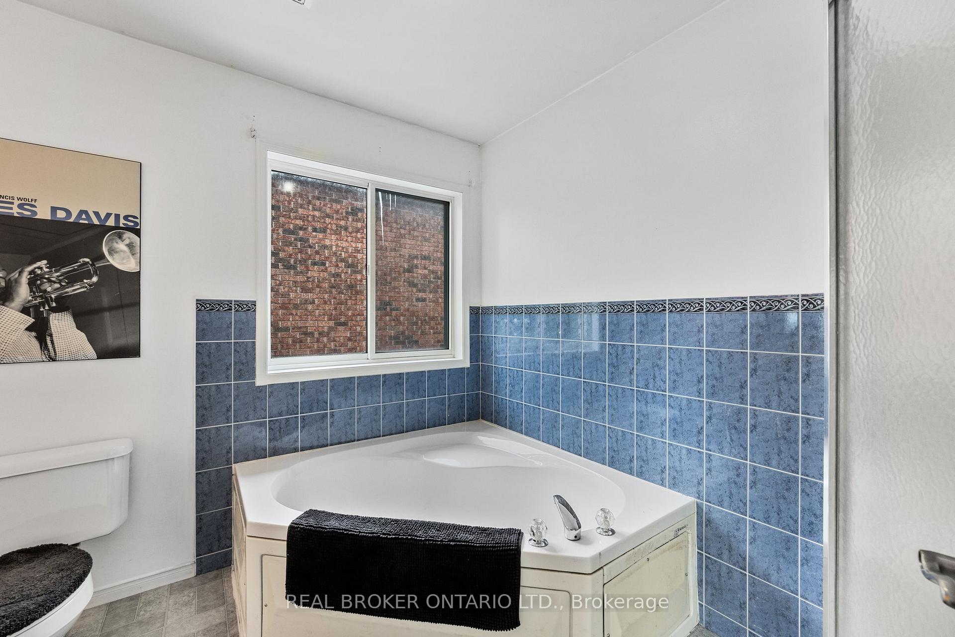 Photo 21 of 22 Dykstra Drive, Barrie, Holly — HOMEH