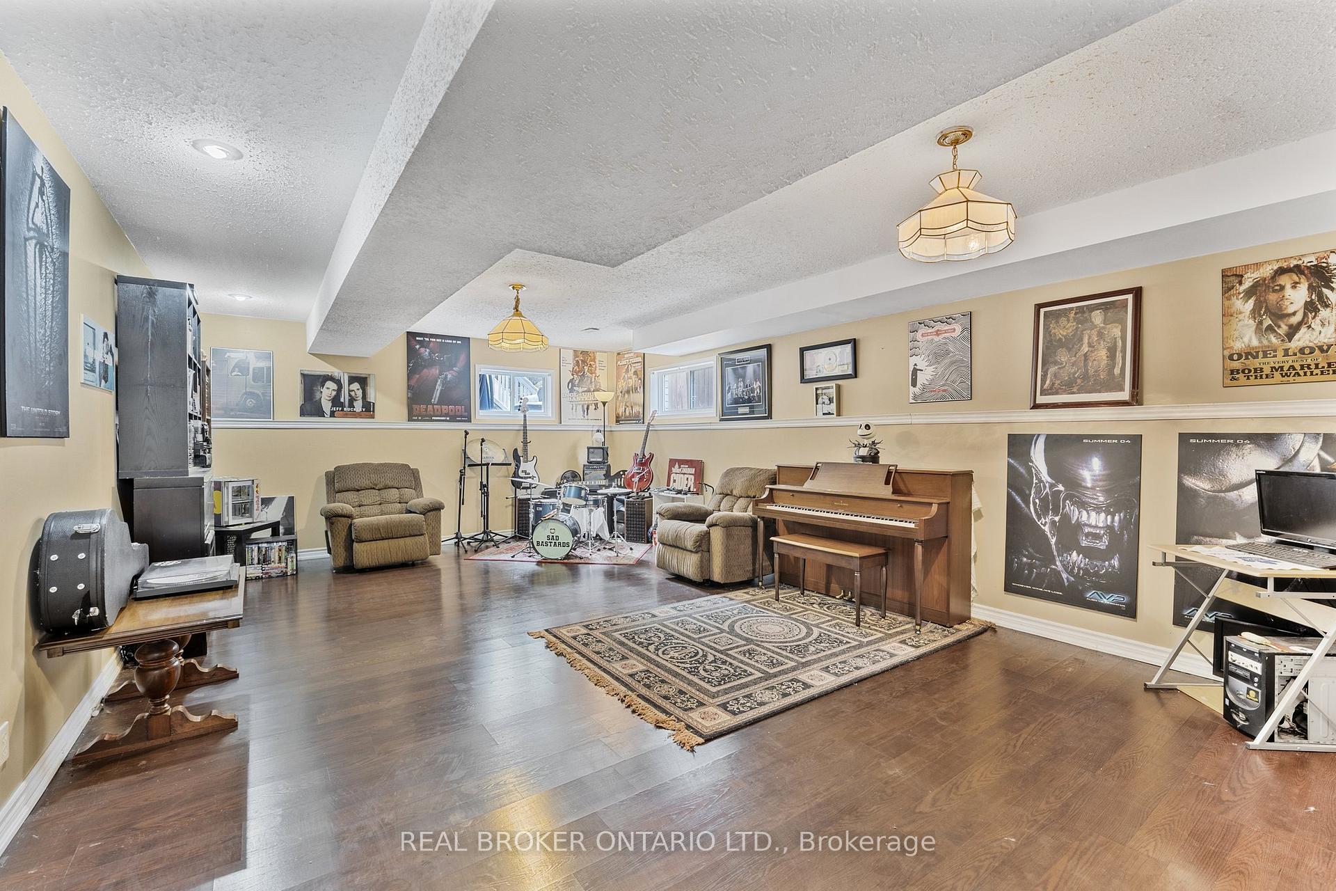 Photo 27 of 22 Dykstra Drive, Barrie, Holly — HOMEH